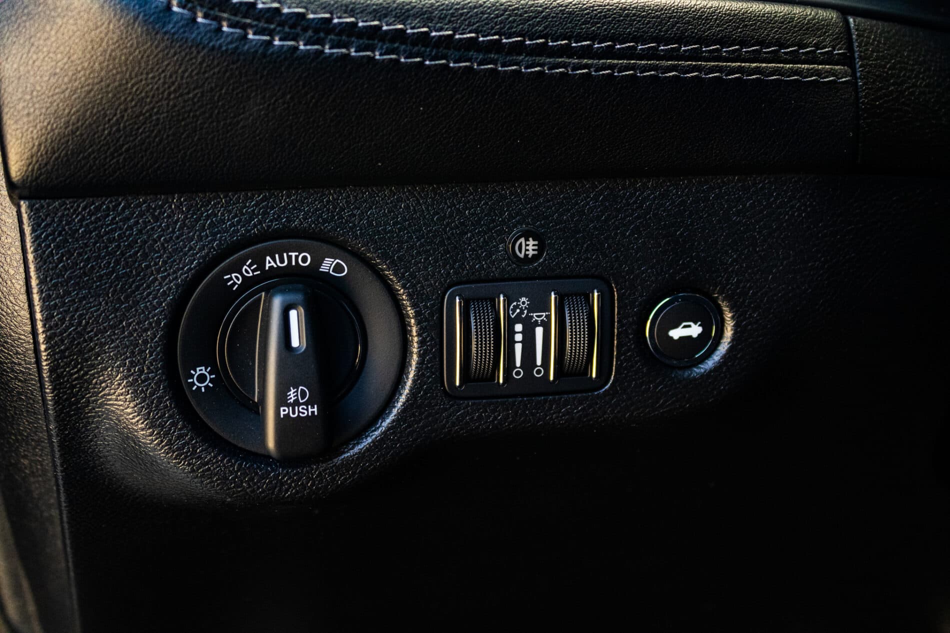 2023 Dodge Challenger, čierna kupé, 14 110 km