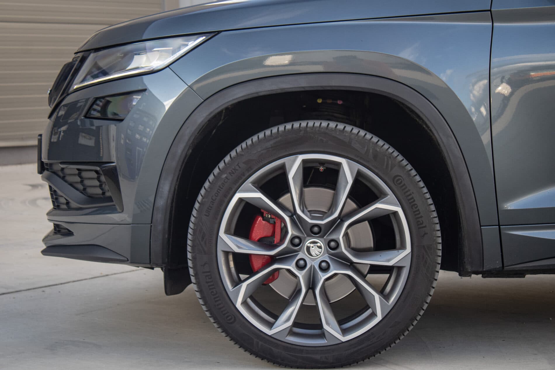 2020 Skoda Kodiaq RS, sivá suv, 131 224 km