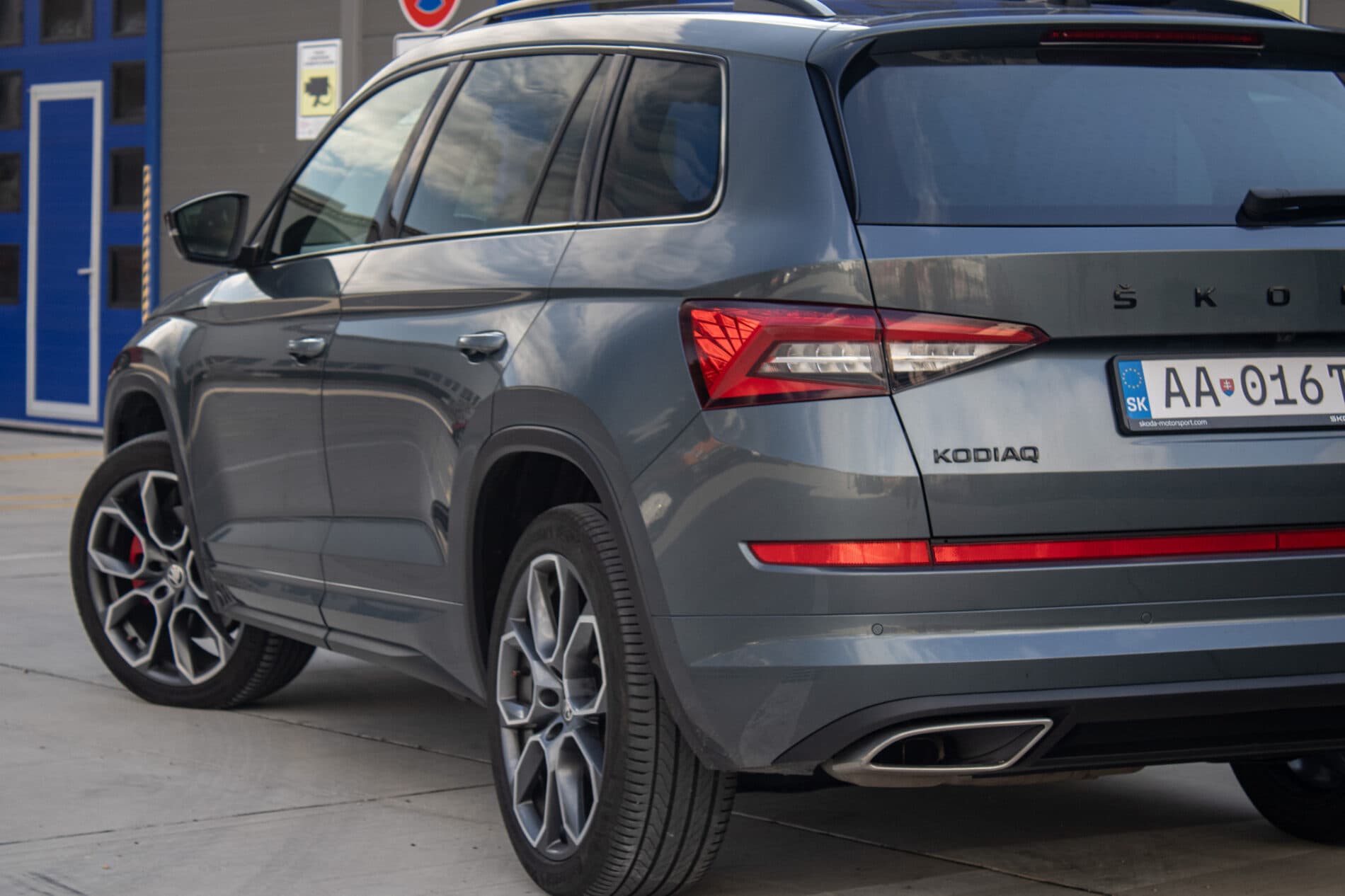 2020 Skoda Kodiaq RS, sivá suv, 131 224 km