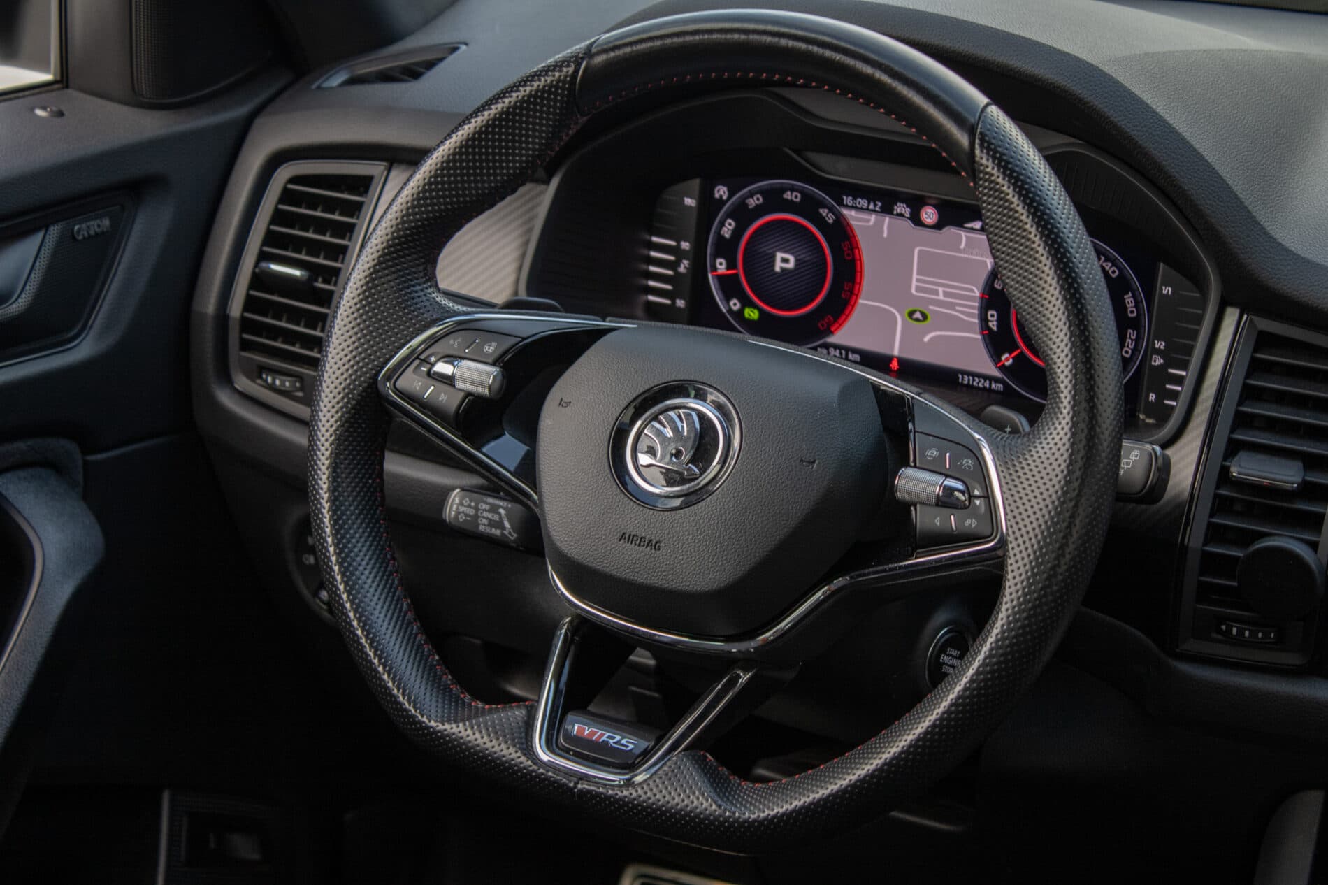 2020 Skoda Kodiaq RS, sivá suv, 131 224 km
