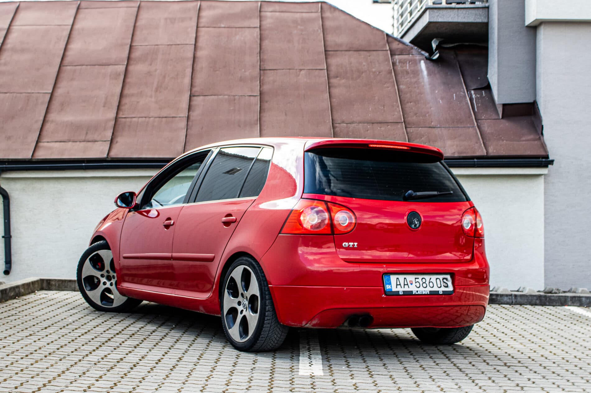 2005 Volkswagen Golf GTI, červená hatchback, 275 000 km