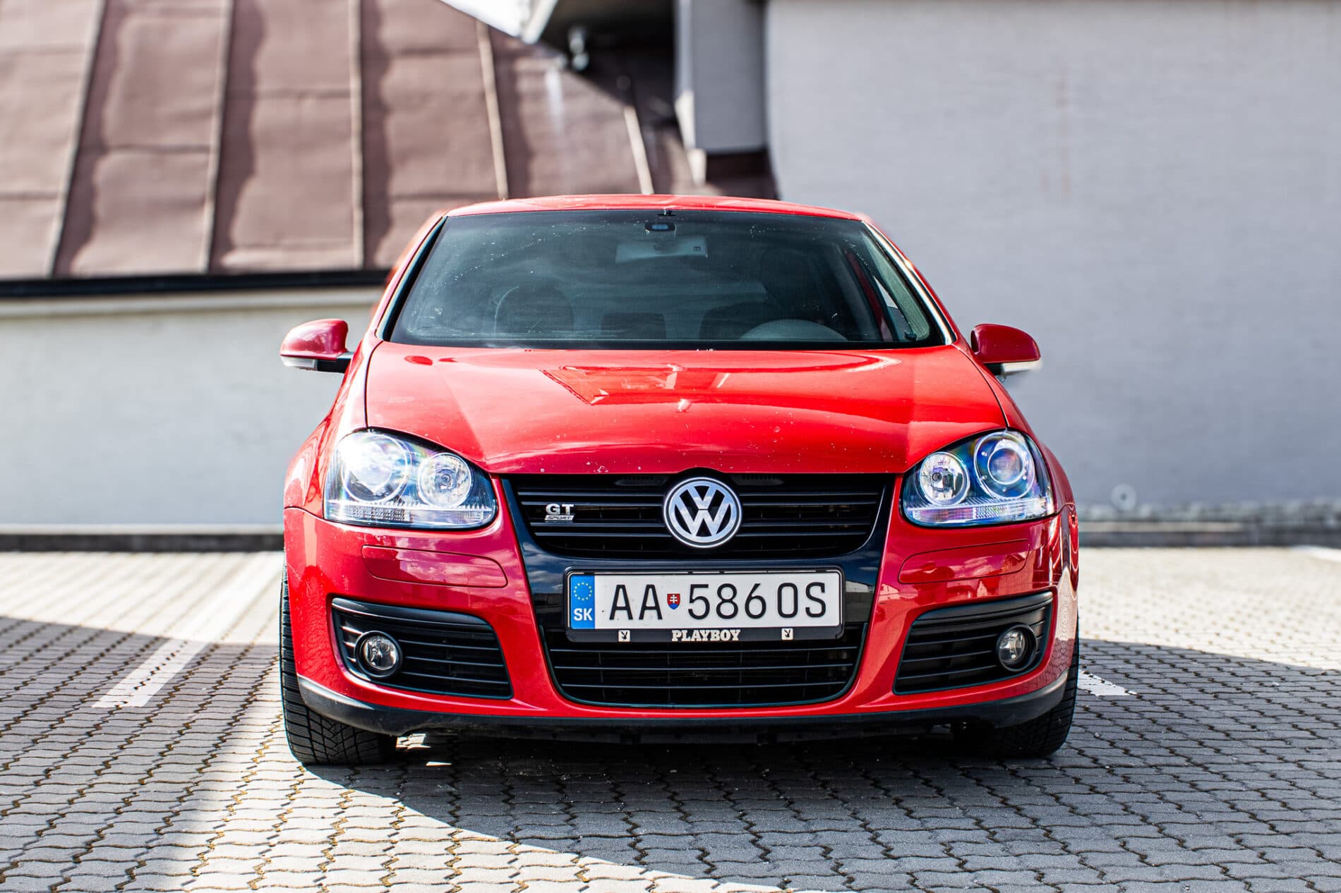 2005 Volkswagen Golf GTI, červená hatchback, 275 000 km