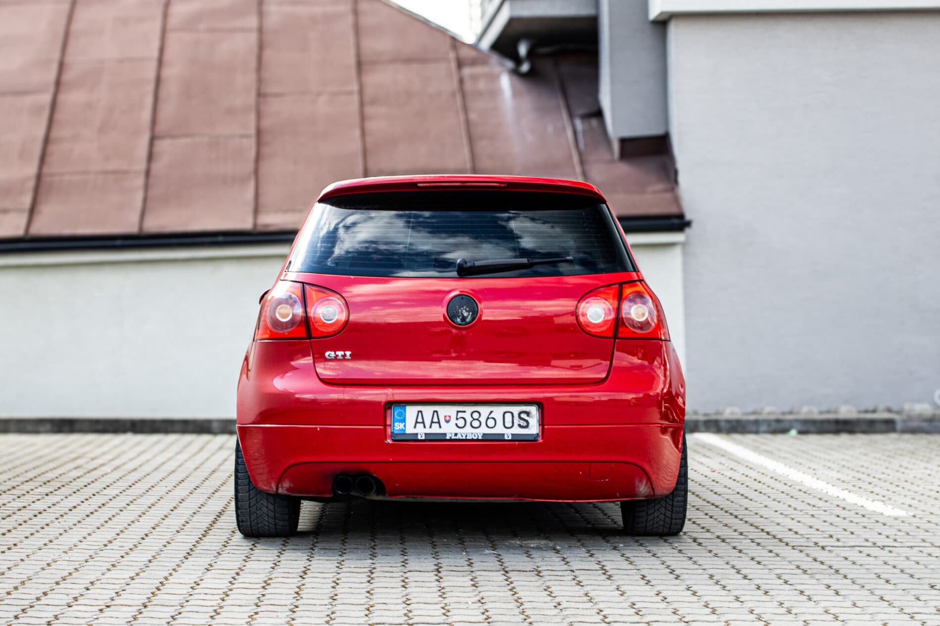 2005 Volkswagen Golf GTI, červená hatchback, 275 000 km