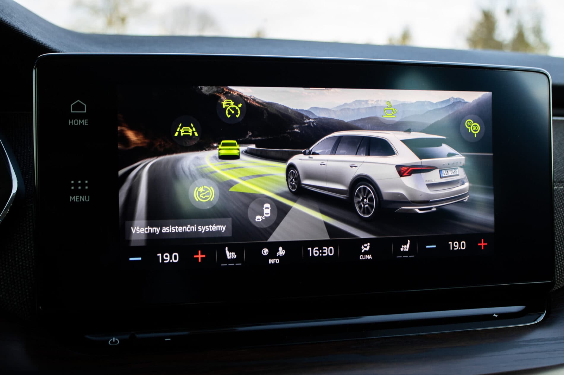 2021 Skoda Octavia RS, modrá kombi, 95 018 km