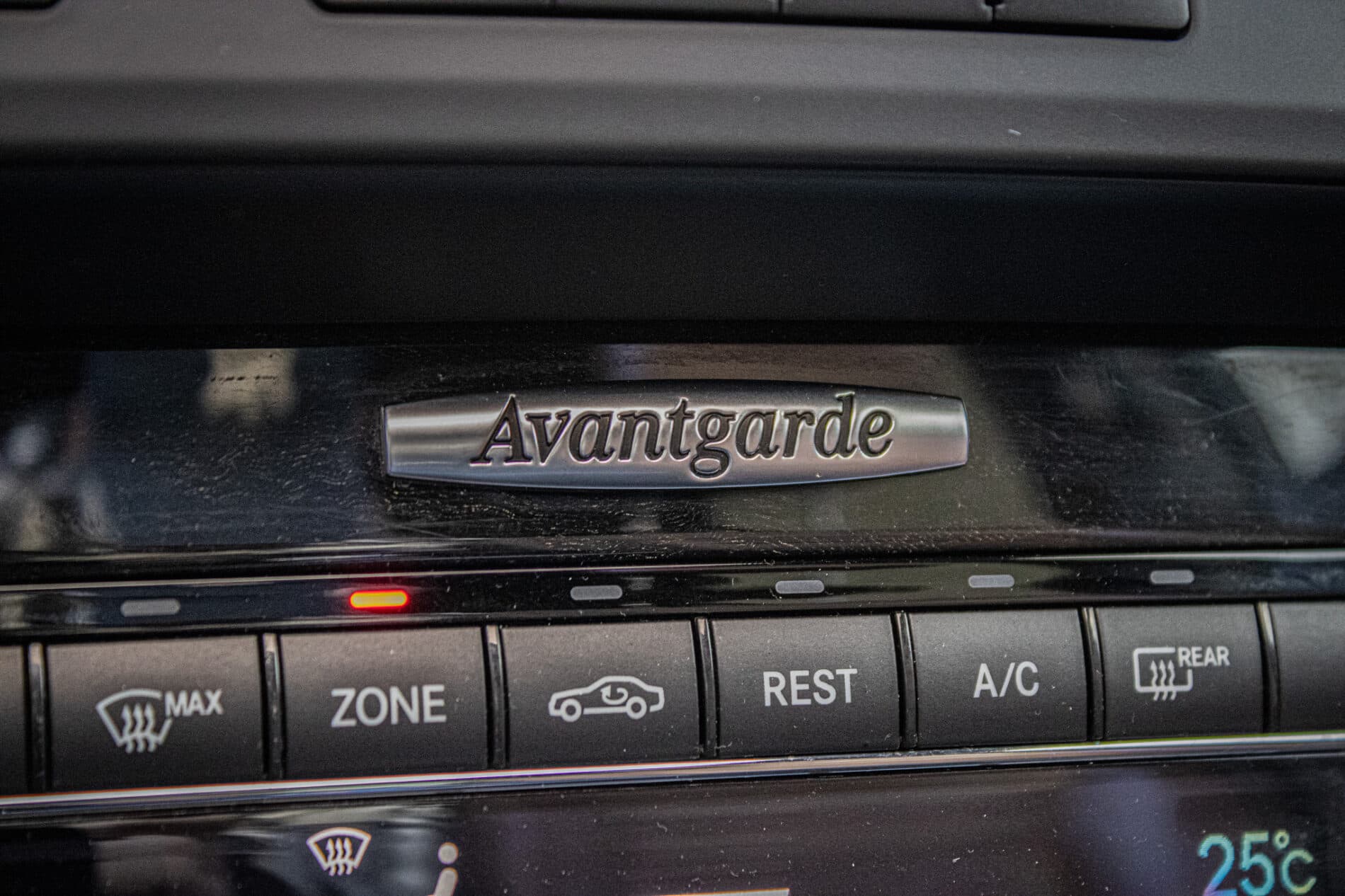 2011 Mercedes-Benz E 300 CDI, biela kombi, 276 846 km