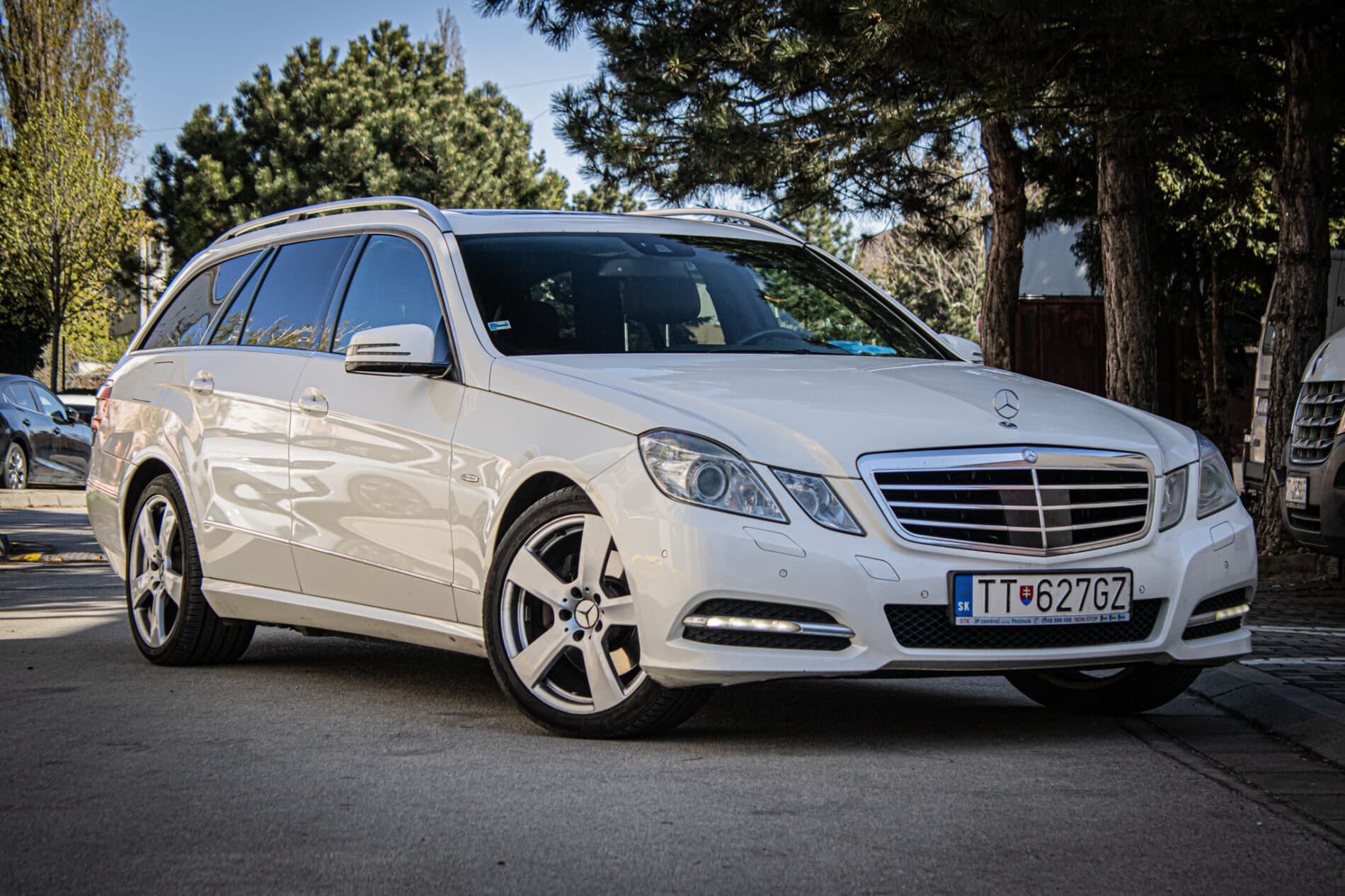 2011 Mercedes-Benz E 300 CDI, biela kombi, 276 846 km