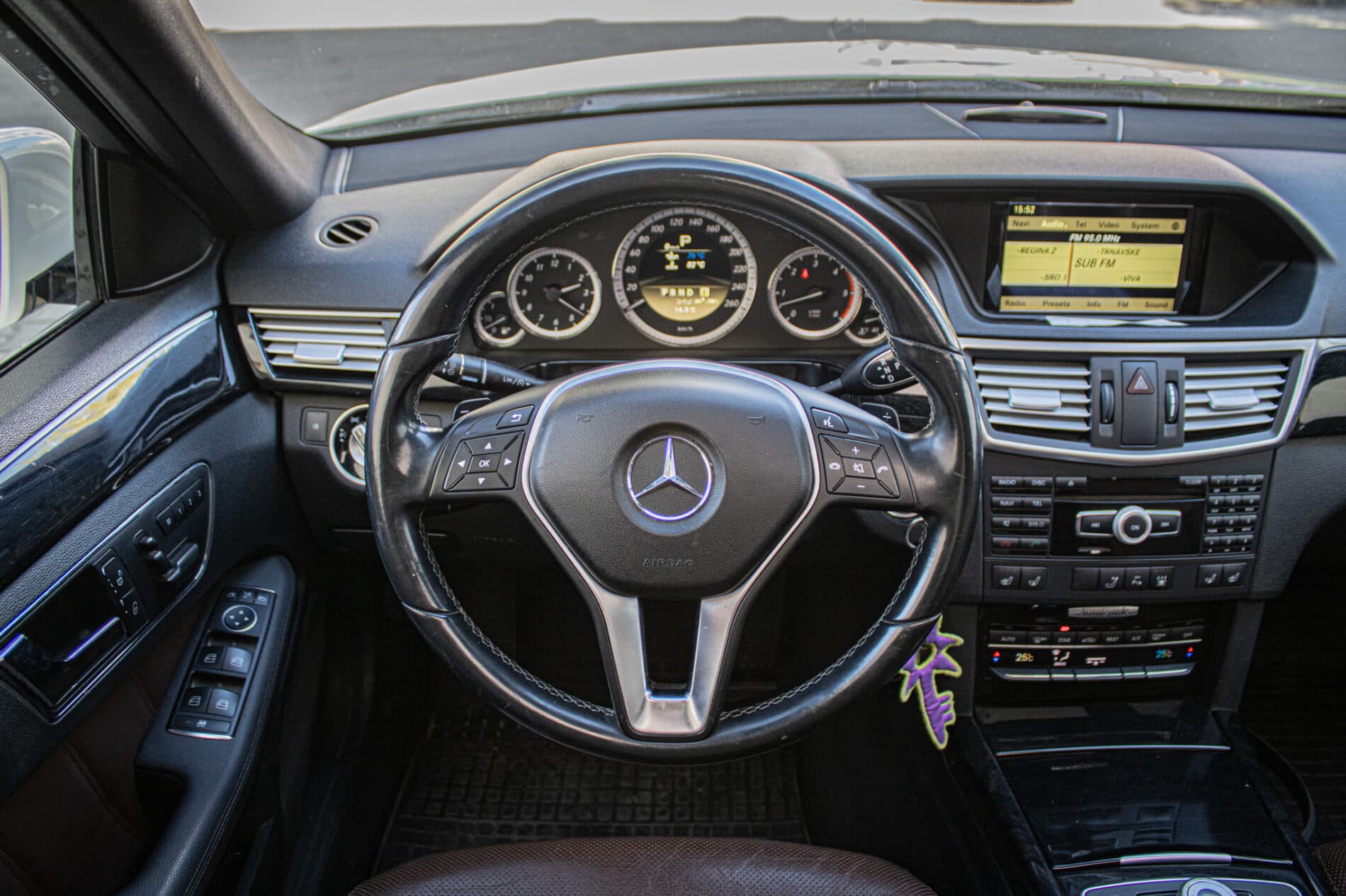 2011 Mercedes-Benz E 300 CDI, biela kombi, 276 846 km