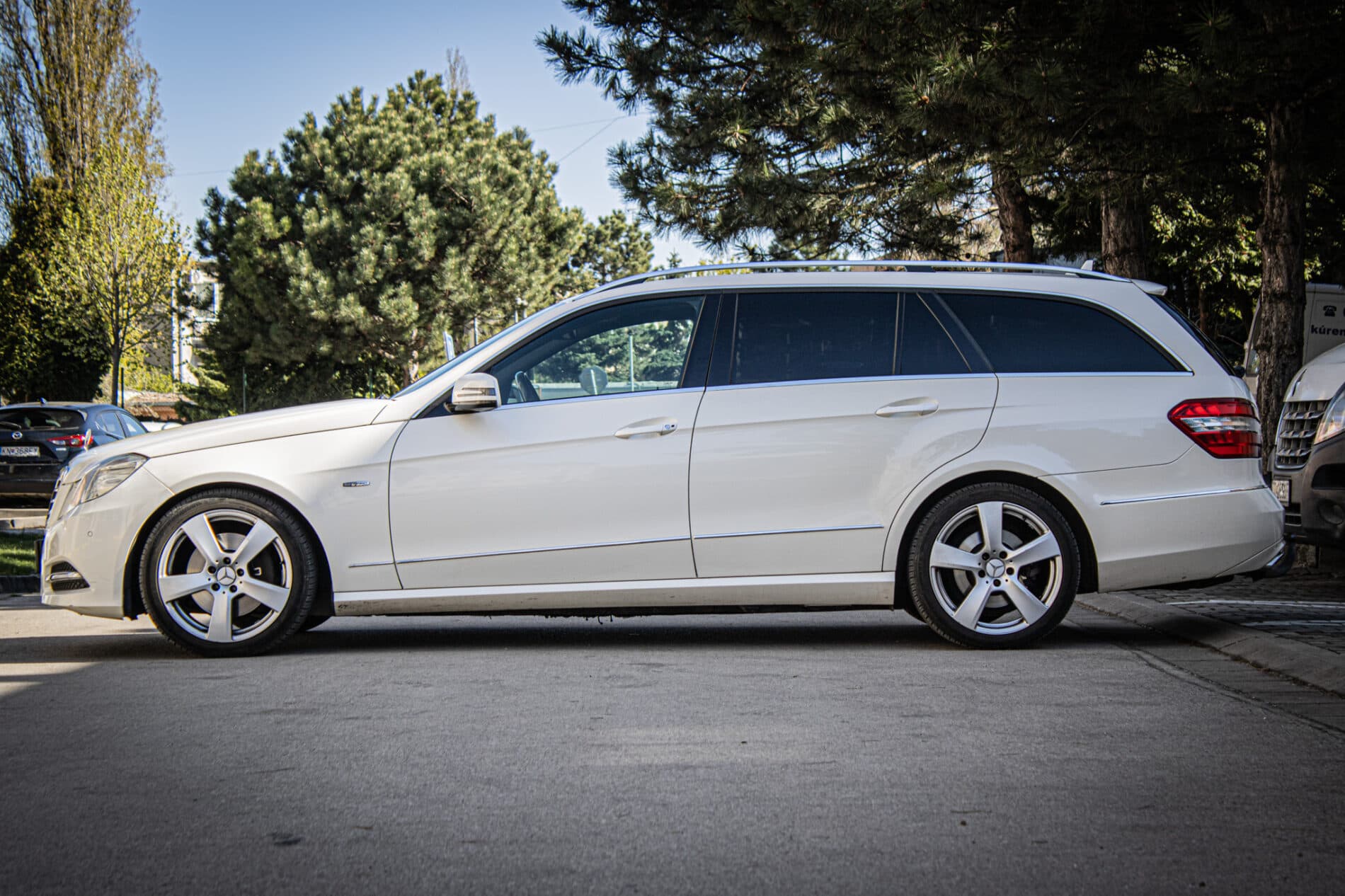 2011 Mercedes-Benz E 300 CDI, biela kombi, 276 846 km