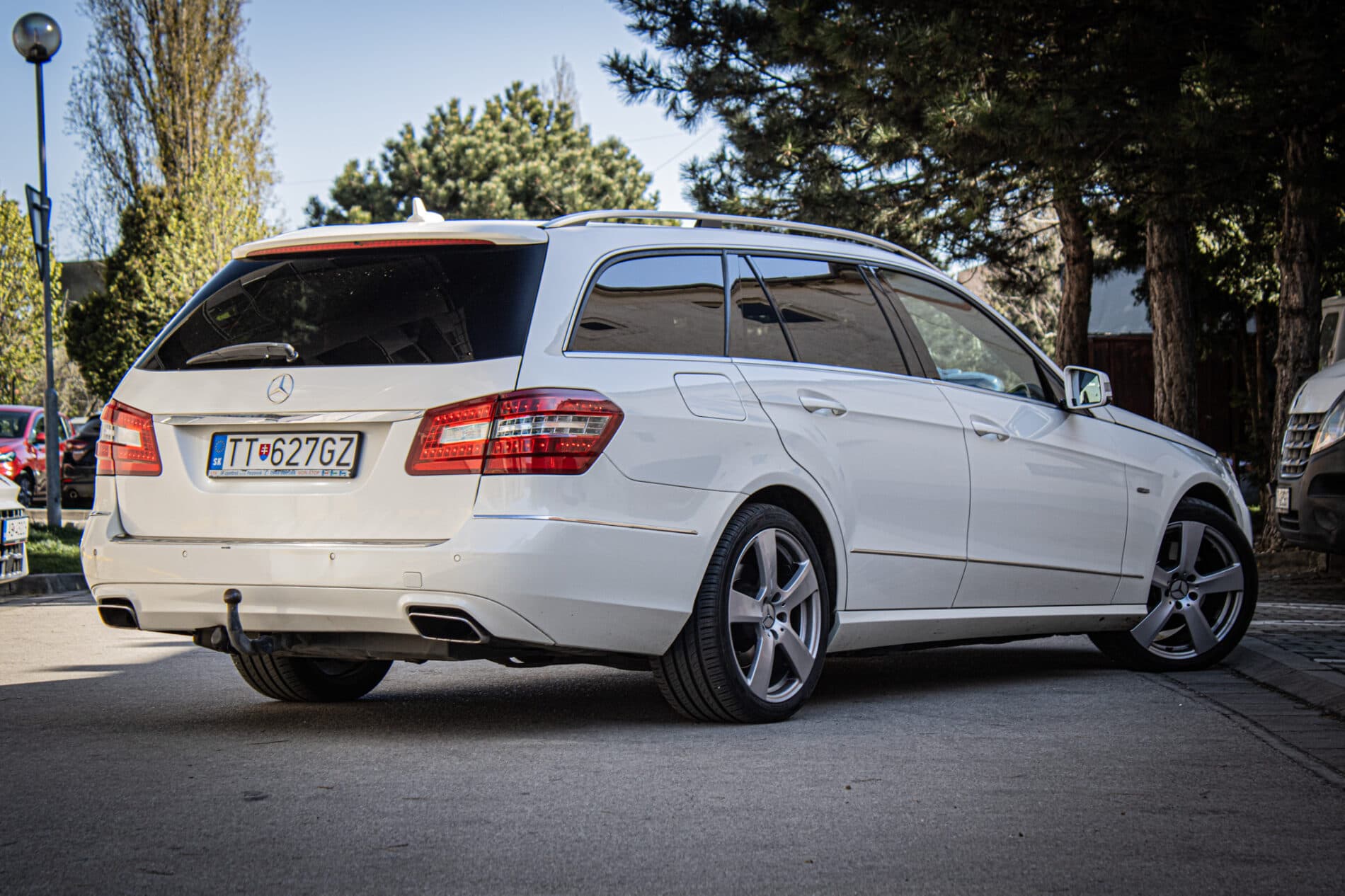 2011 Mercedes-Benz E 300 CDI, biela kombi, 276 846 km