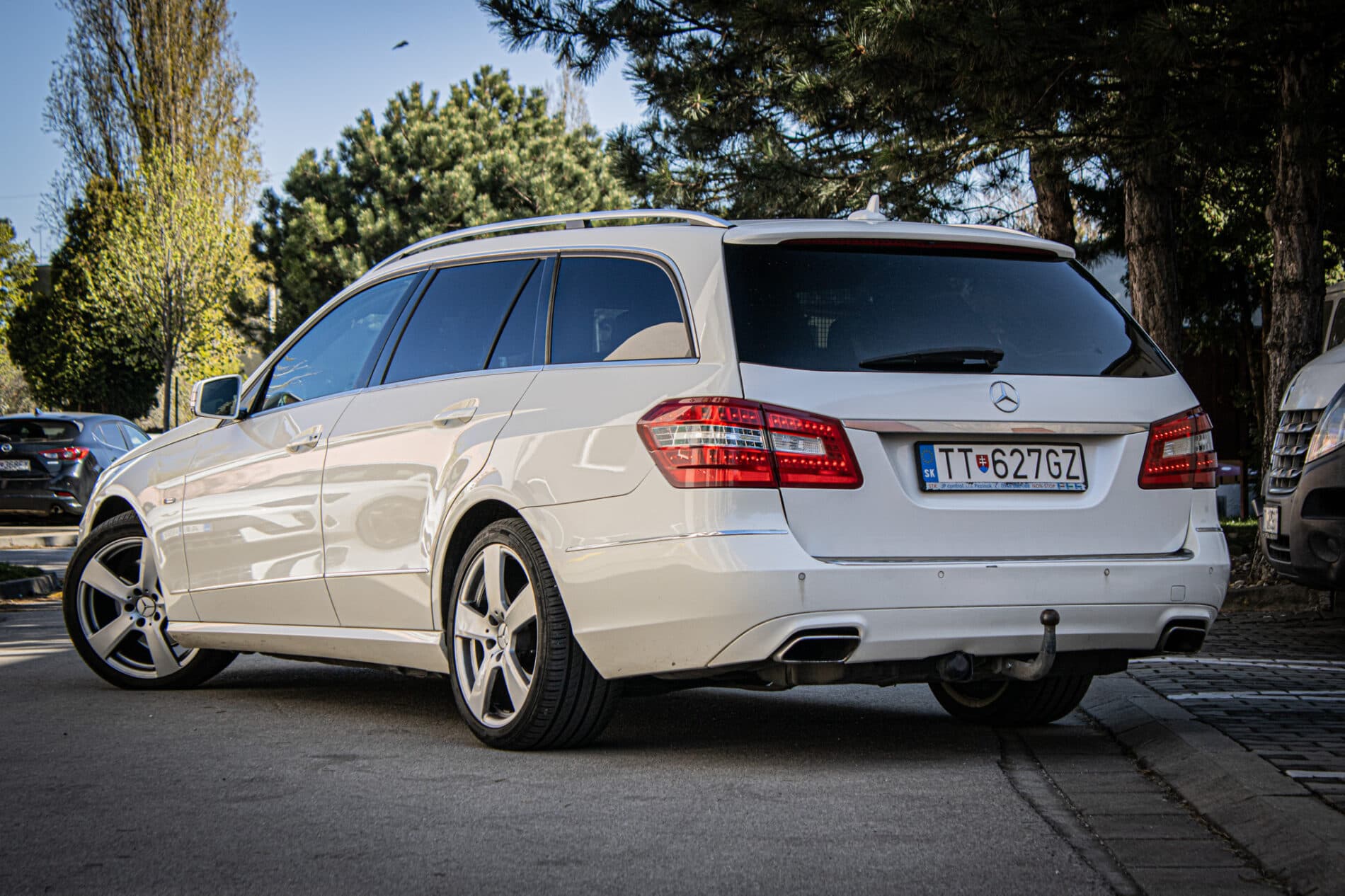 2011 Mercedes-Benz E 300 CDI, biela kombi, 276 846 km