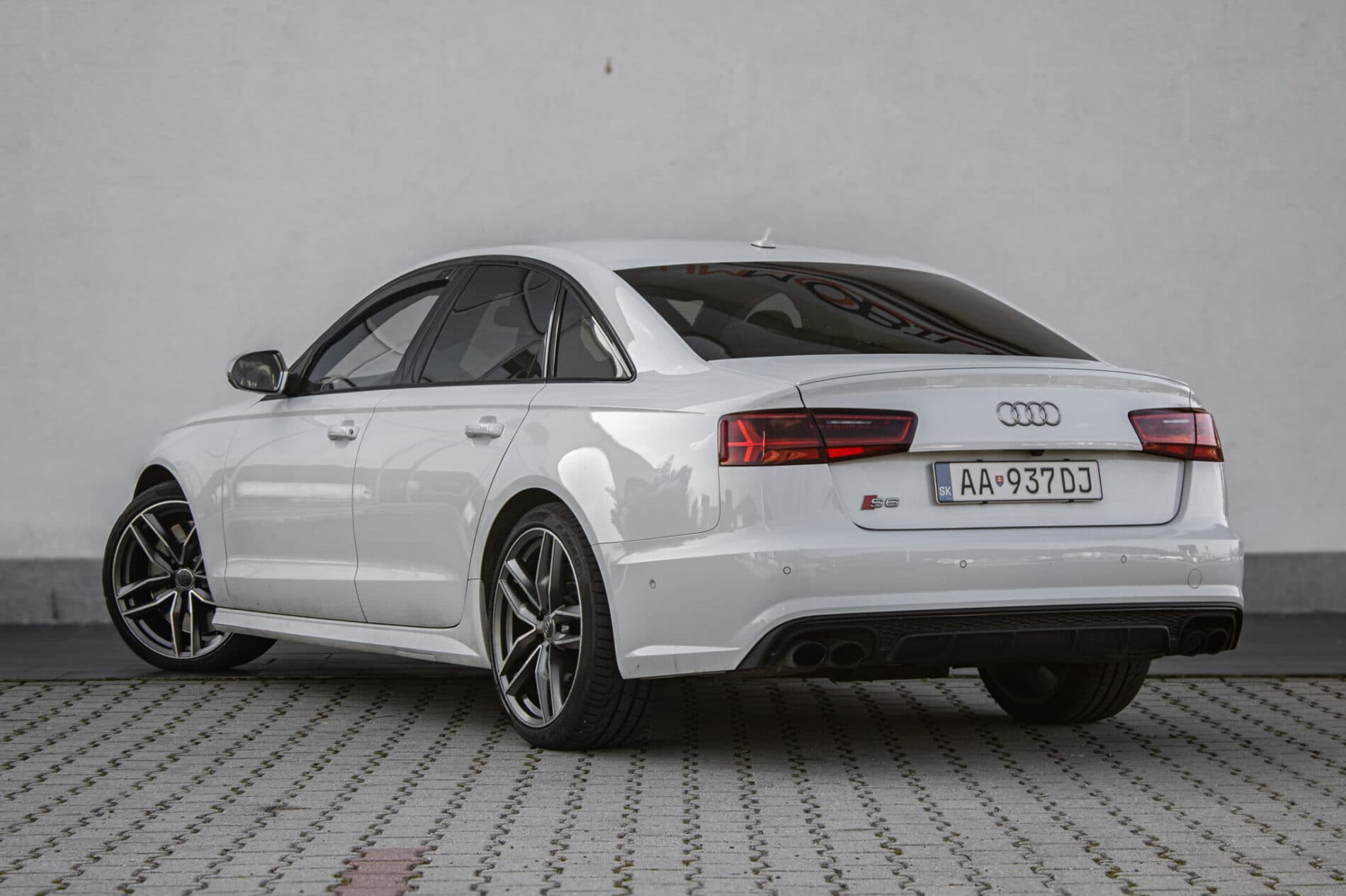 2017 AUDI S6, biela sedan, 168 986 km