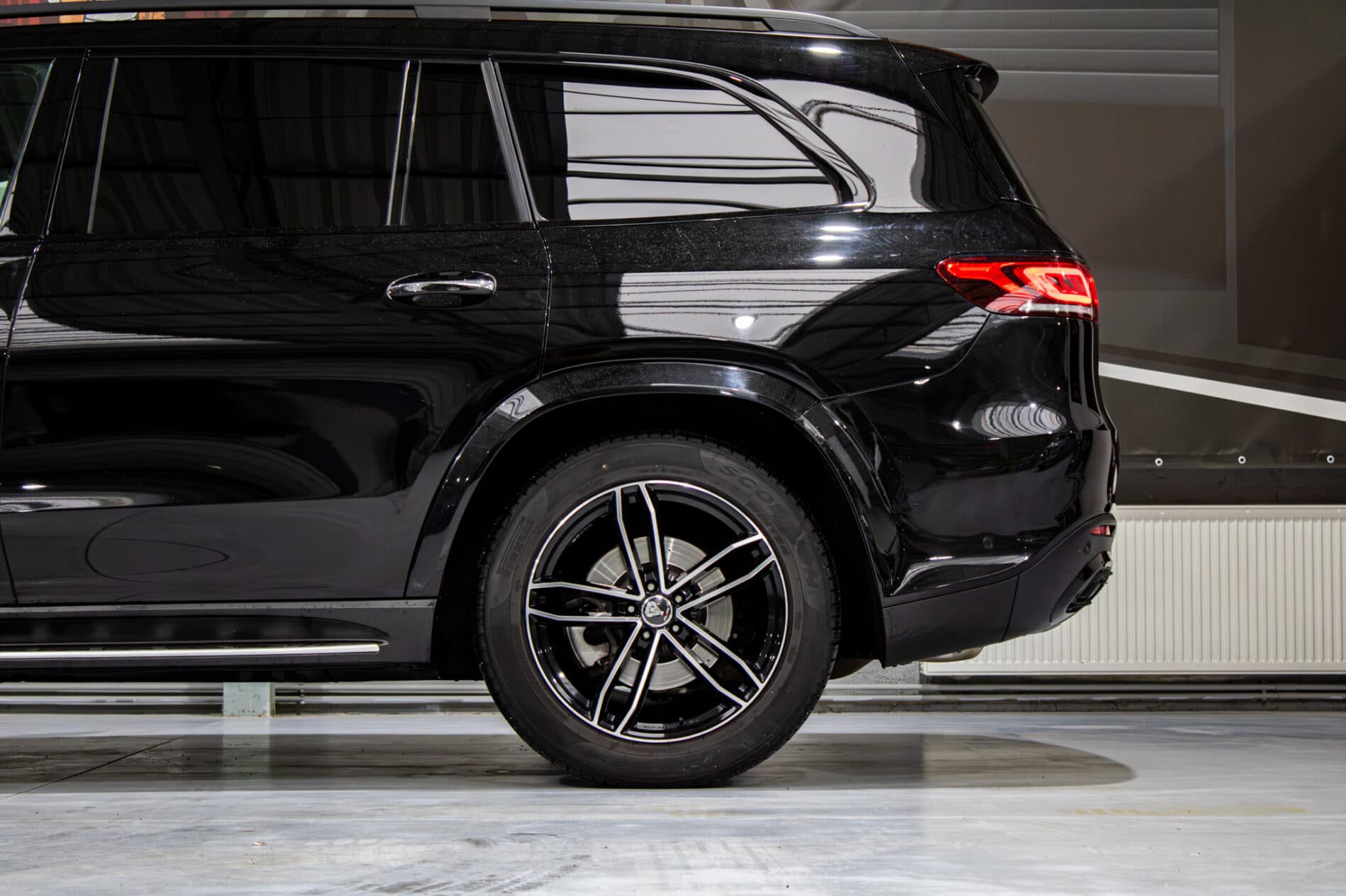 2021 Mercedes-Benz GLS 400d, čierna suv, 79 992 km