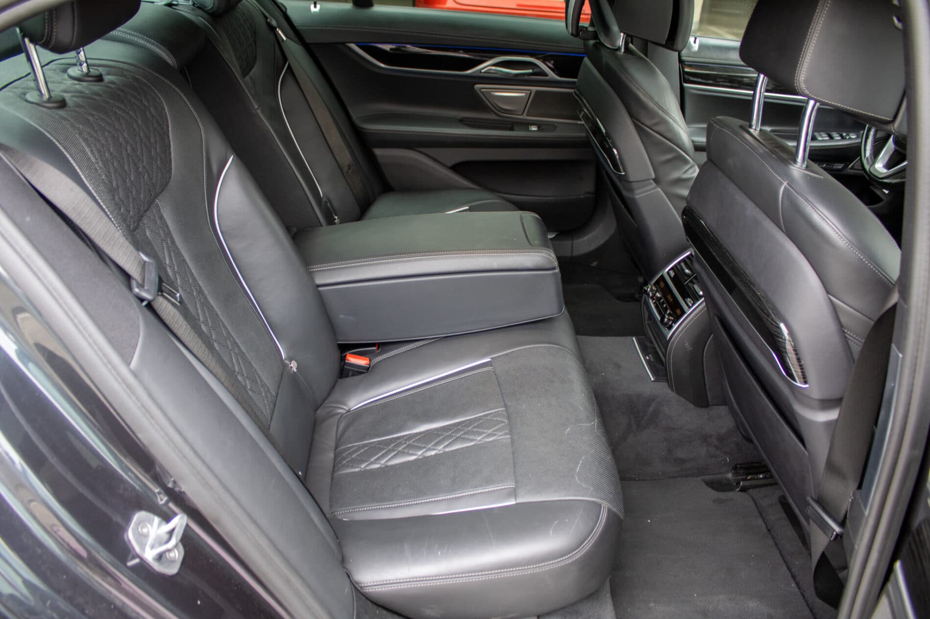 2017 BMW 740d, sivá sedan, 199 355 km