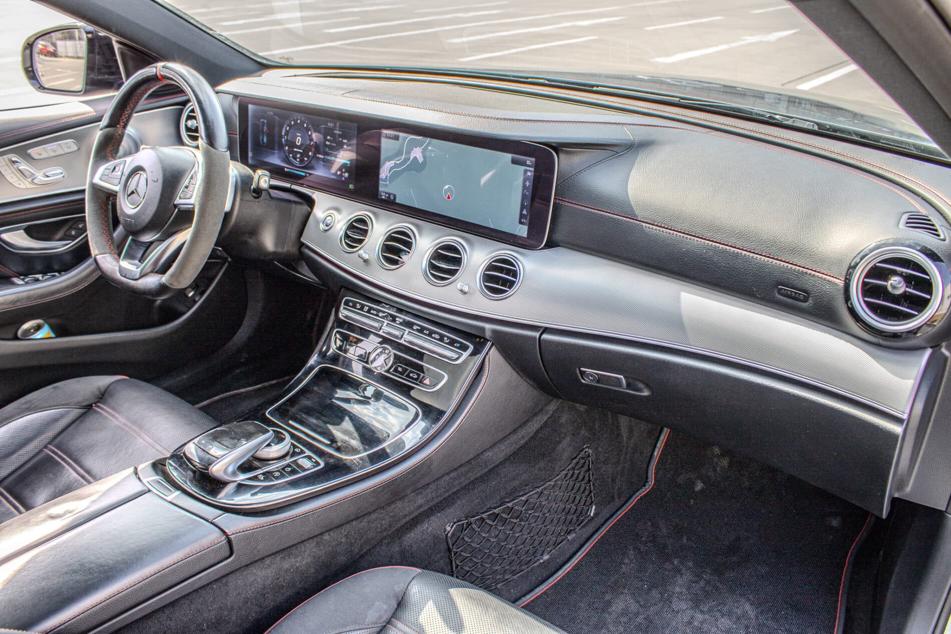 2017 Mercedes-Benz E 43 AMG, sivá sedan, 156 800 km