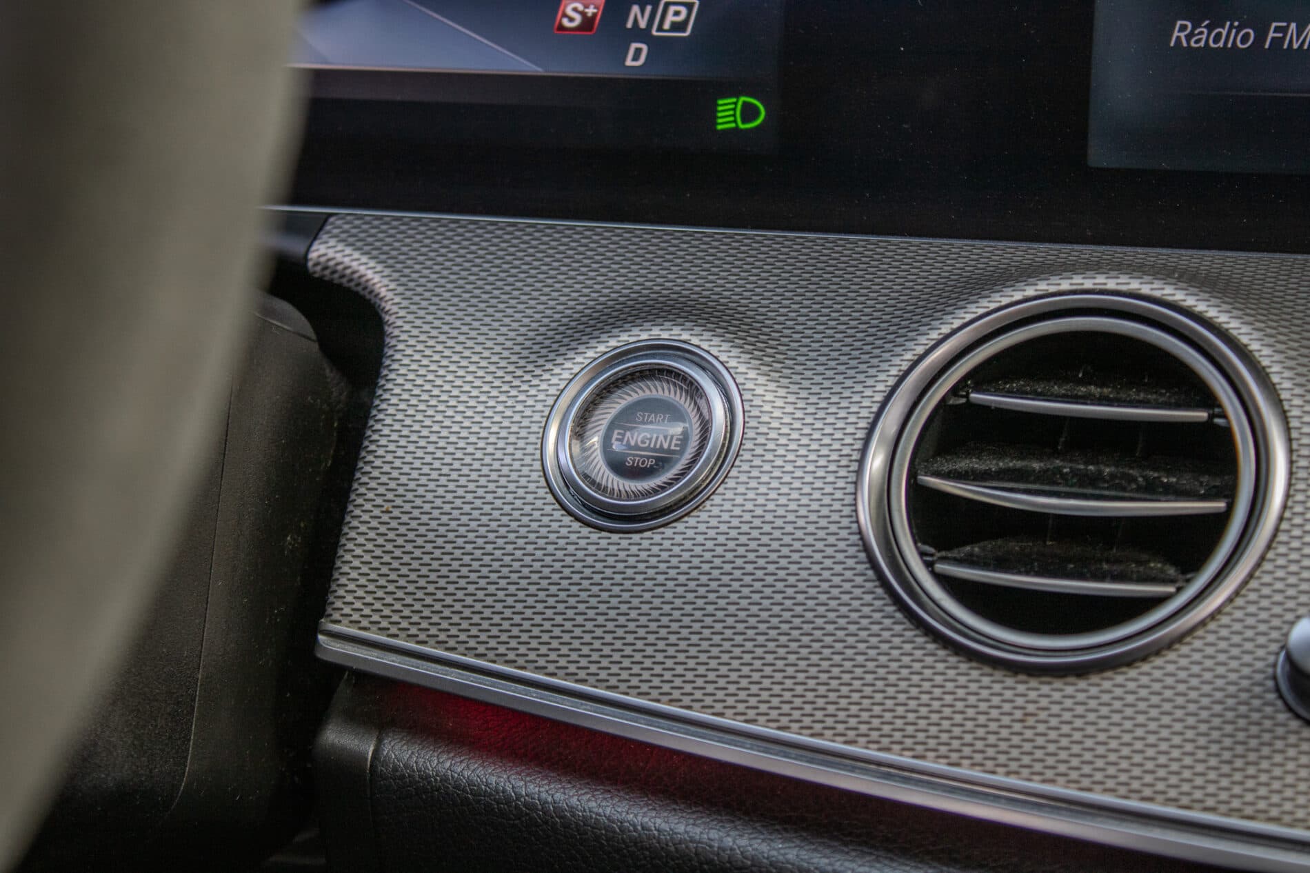 2017 Mercedes-Benz E 43 AMG, sivá sedan, 156 800 km