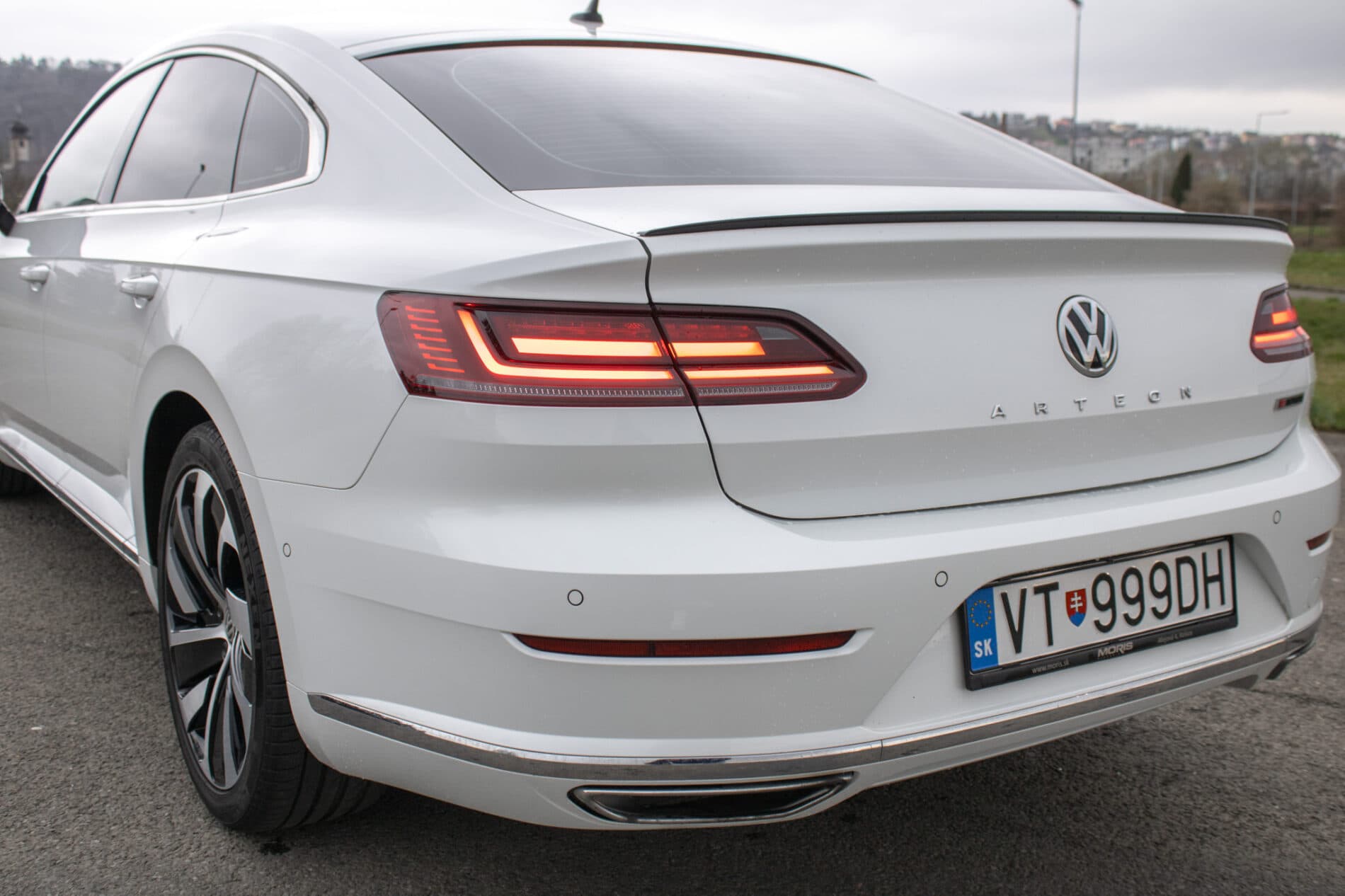 2018 Volkswagen Arteon, biela sedan, 106 961 km