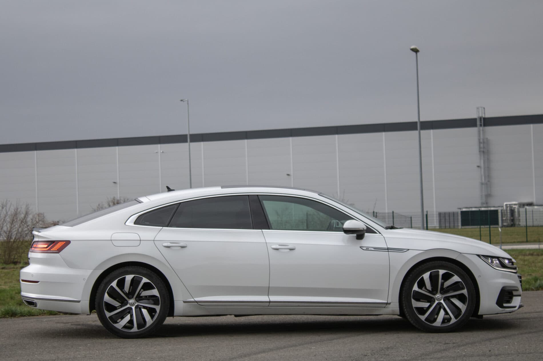 2018 Volkswagen Arteon, biela sedan, 106 961 km