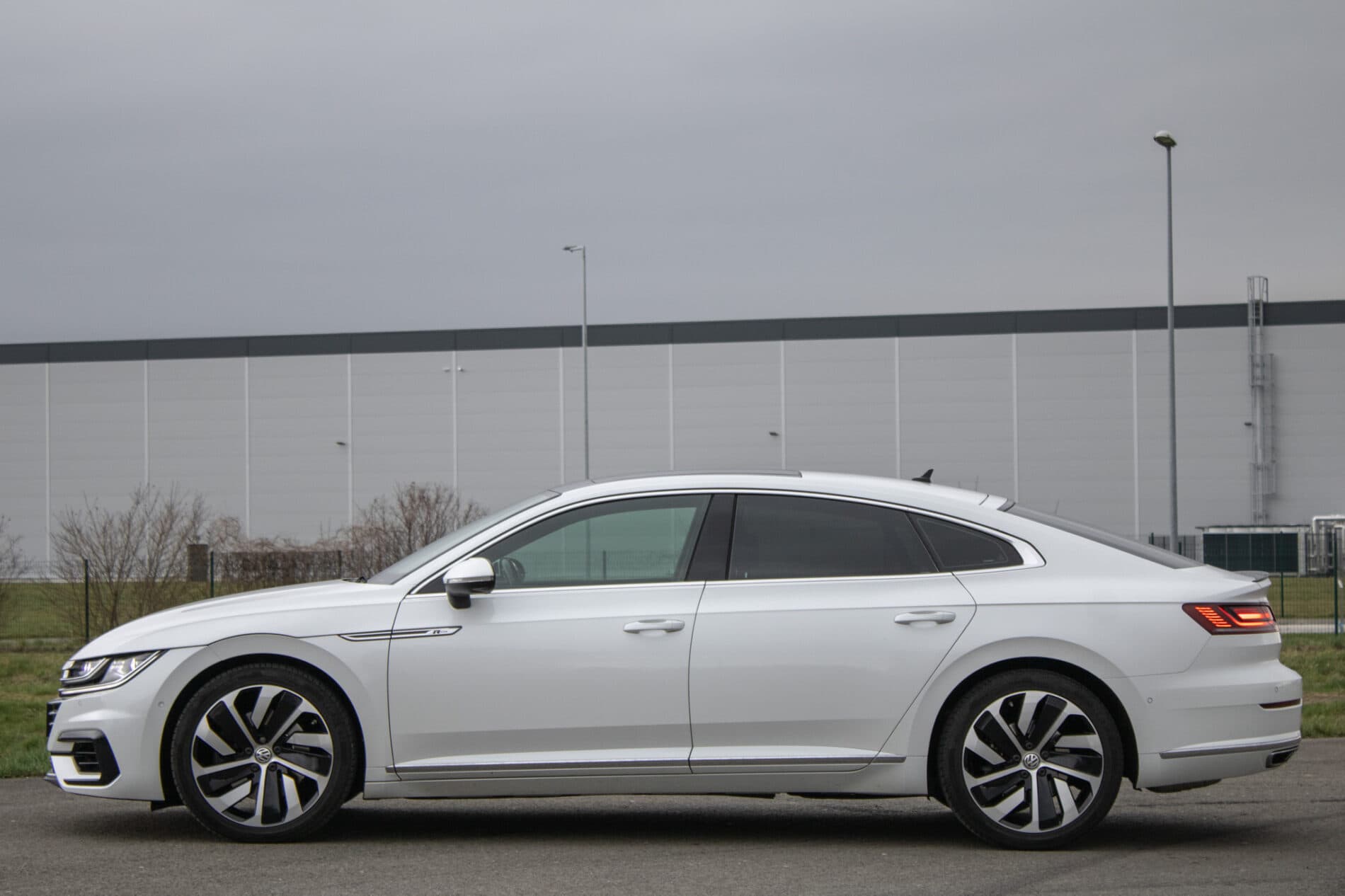 2018 Volkswagen Arteon, biela sedan, 106 961 km