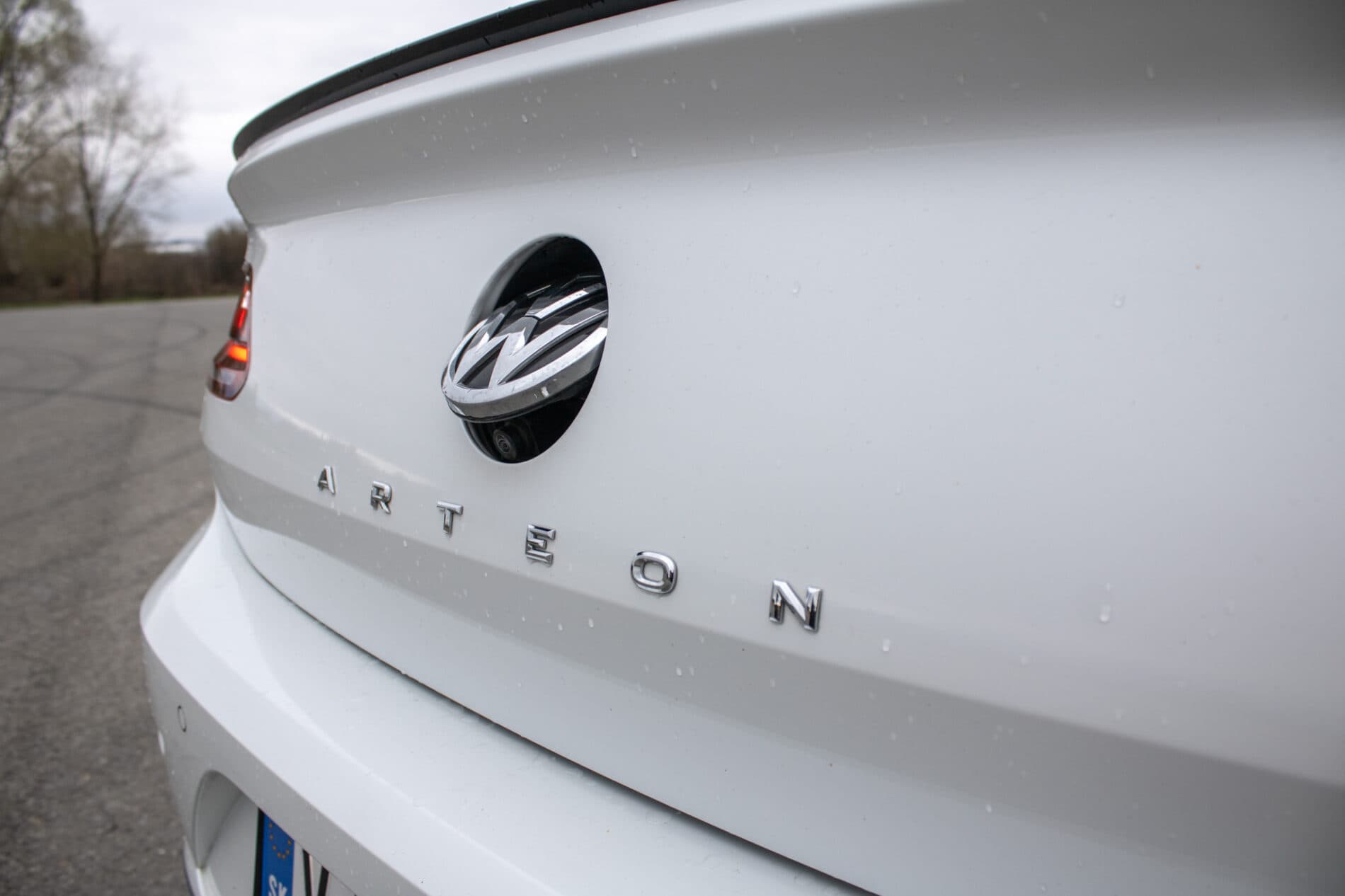 2018 Volkswagen Arteon, biela sedan, 106 961 km