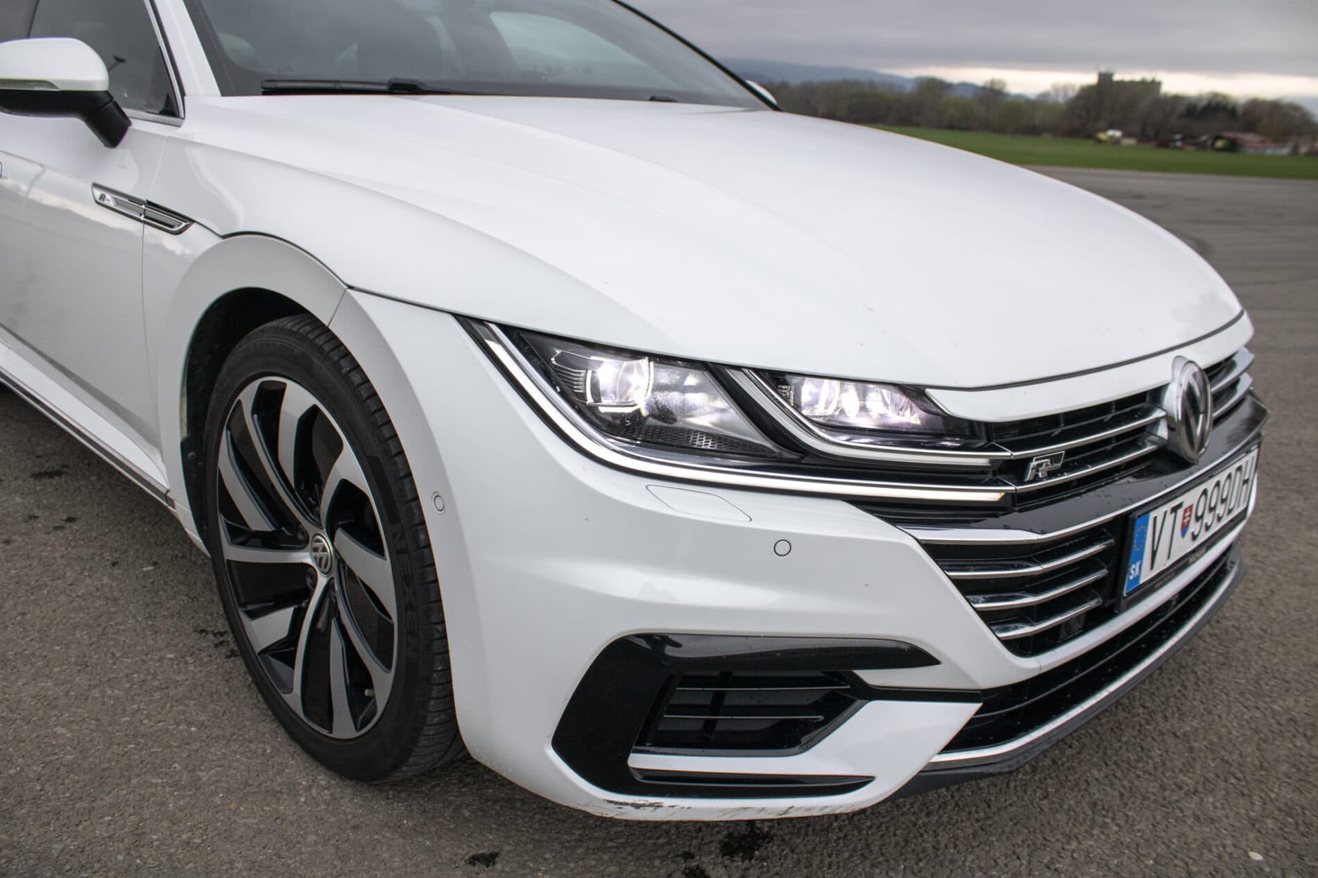 2018 Volkswagen Arteon, biela sedan, 106 961 km