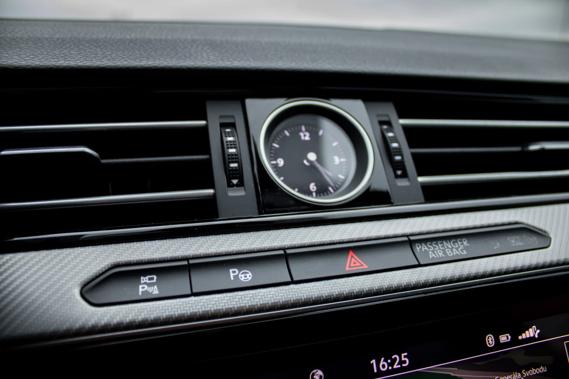 2018 Volkswagen Arteon, biela sedan, 106 961 km