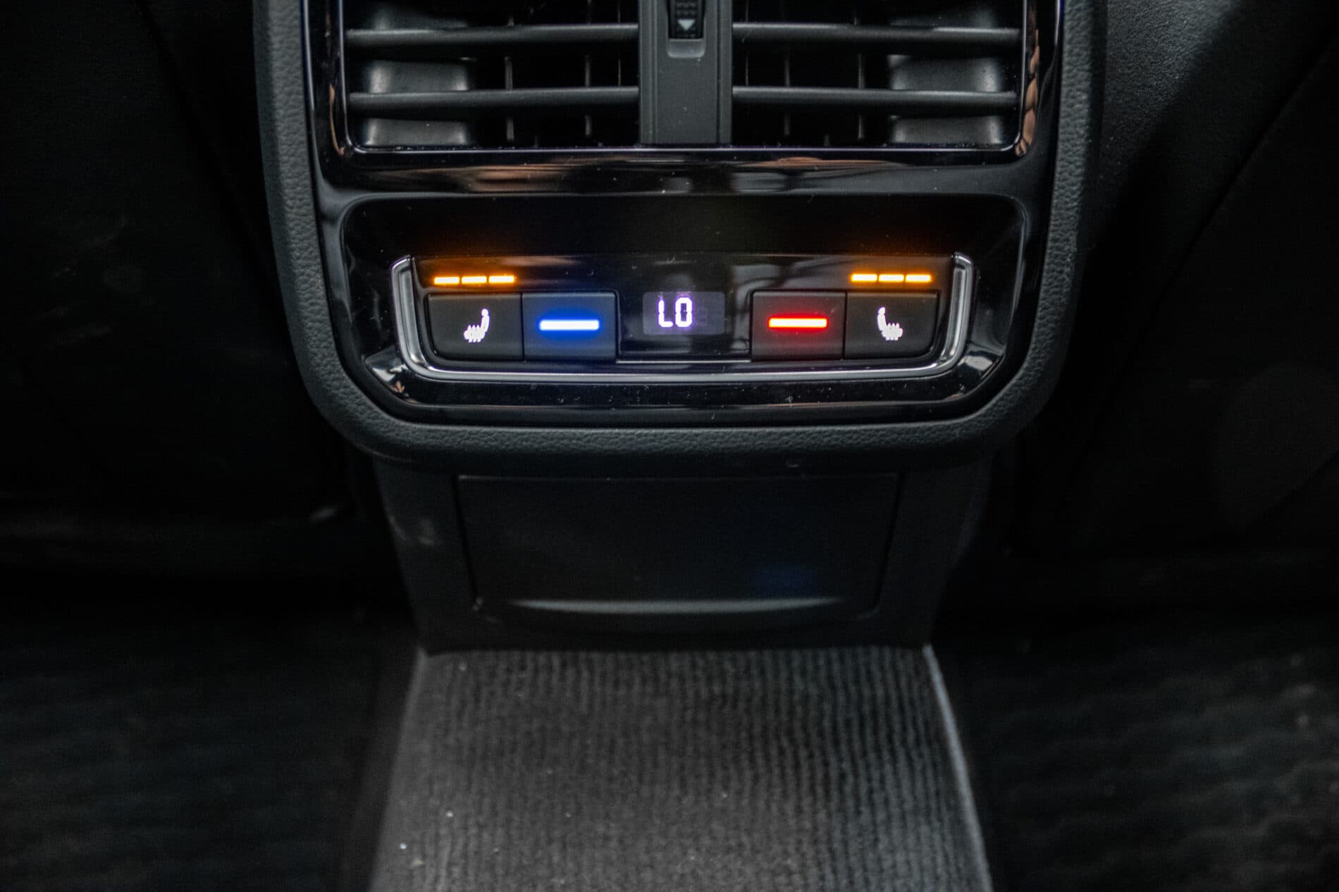 2018 Volkswagen Arteon, biela sedan, 106 961 km