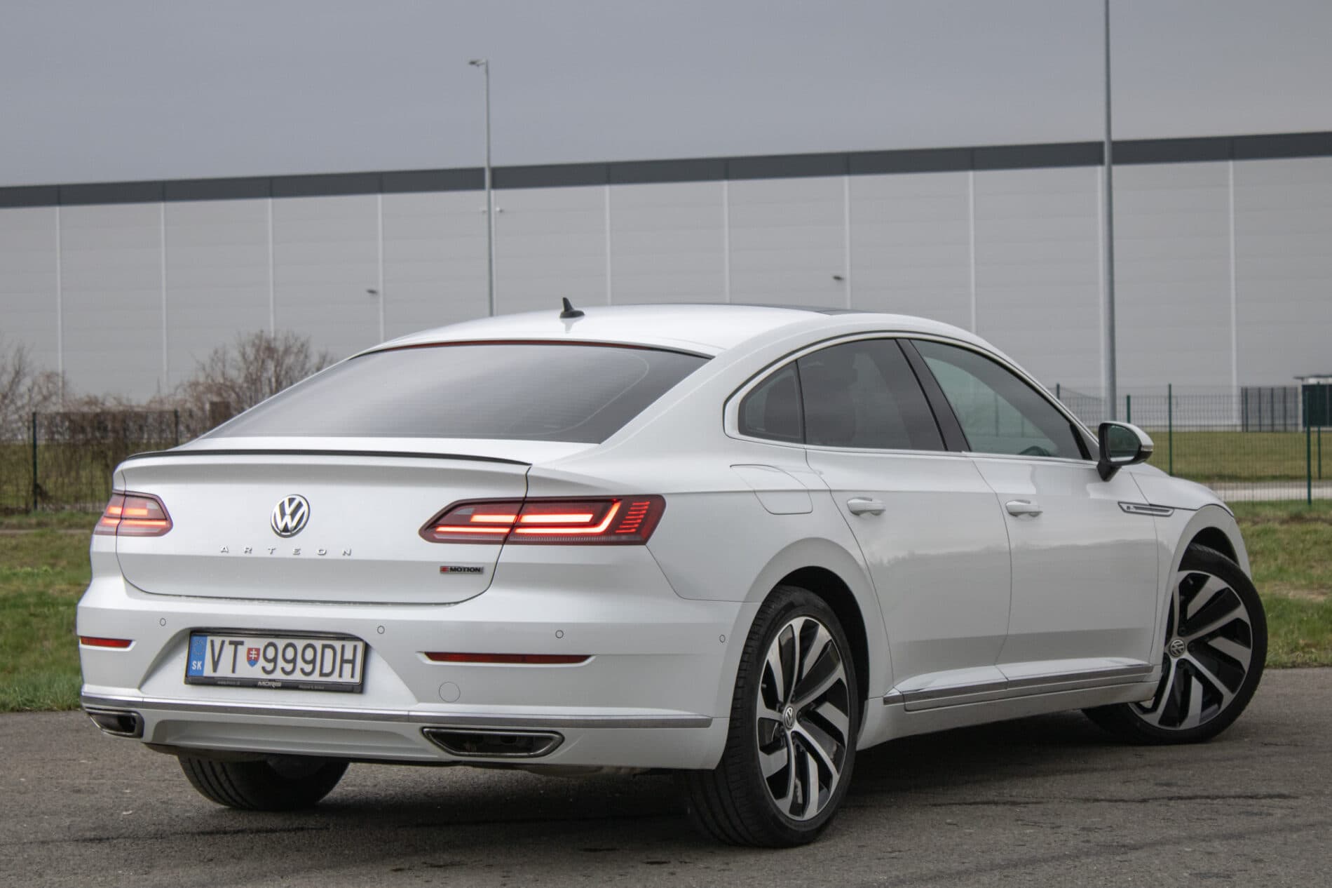 2018 Volkswagen Arteon, biela sedan, 106 961 km