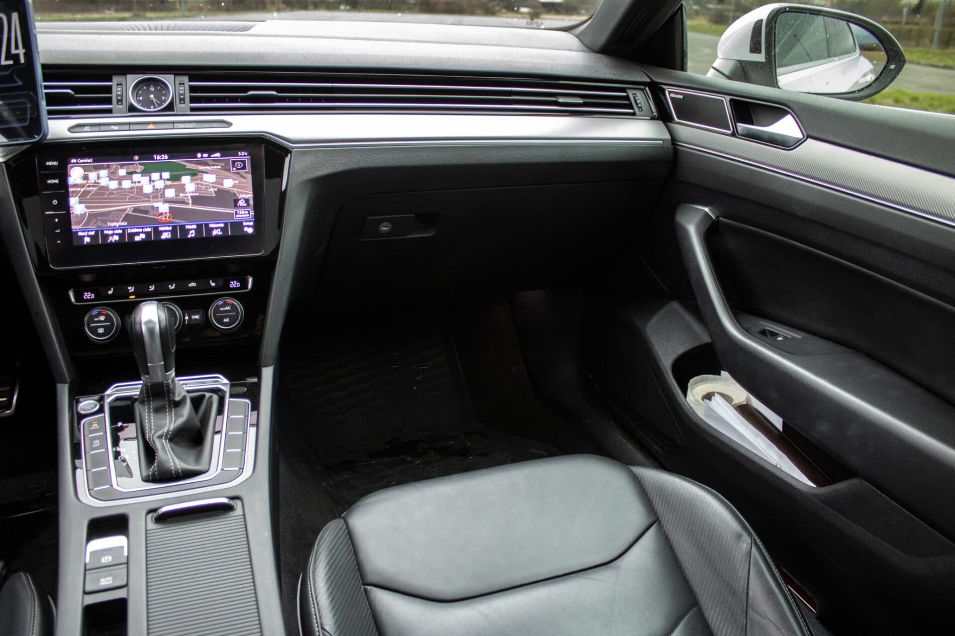 2018 Volkswagen Arteon, biela sedan, 106 961 km