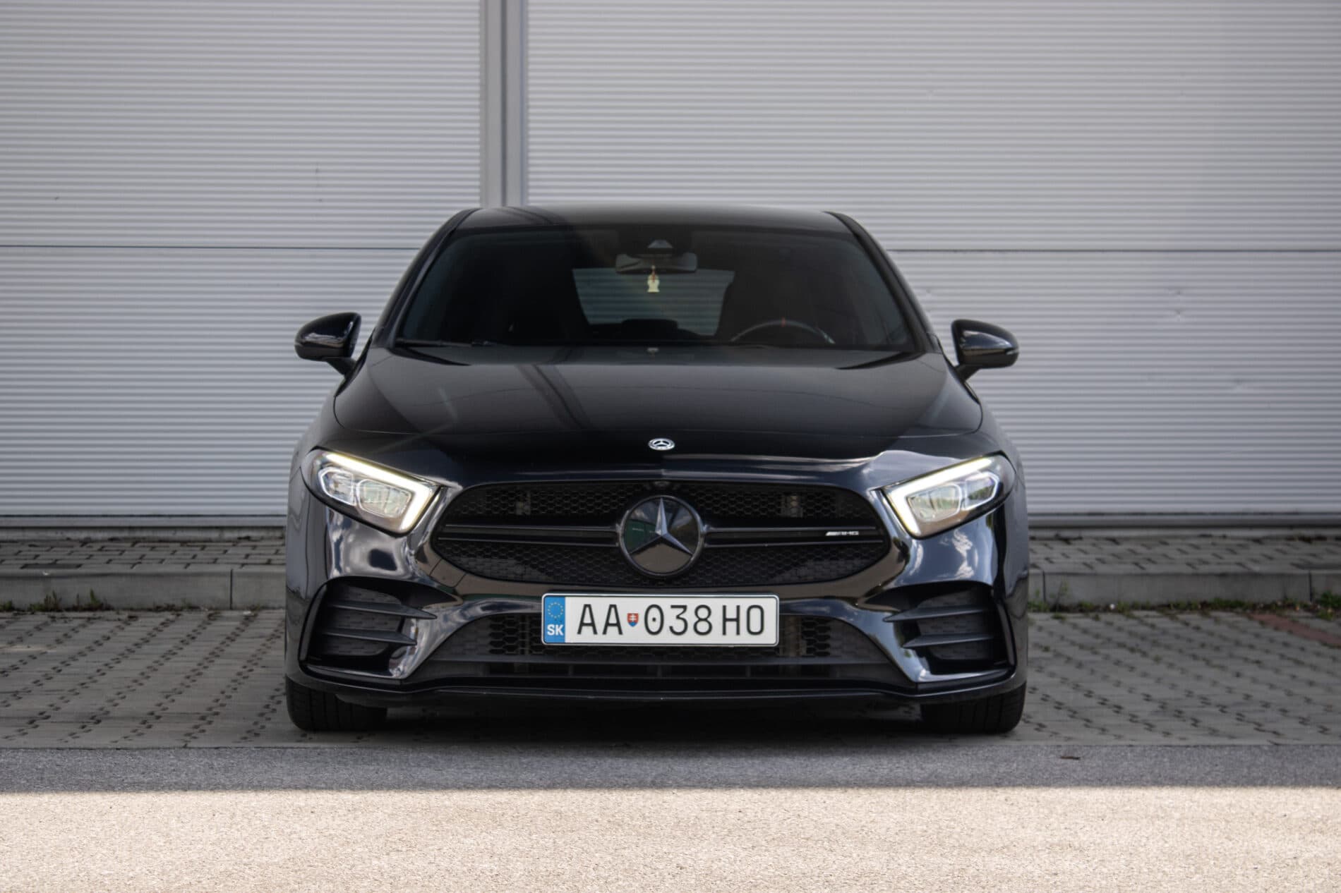 2019 Mercedes-Benz A 35 AMG, čierna sedan, 60 541 km
