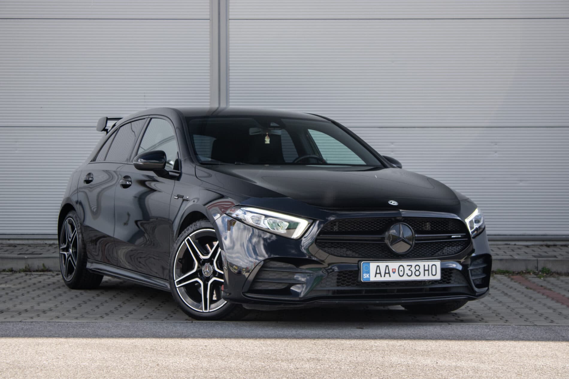 2019 Mercedes-Benz A 35 AMG, čierna sedan, 60 541 km