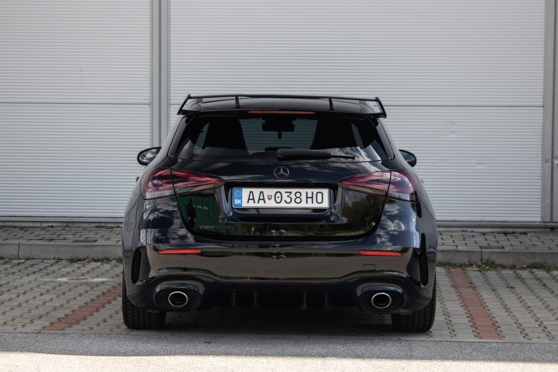 2019 Mercedes-Benz A 35 AMG, čierna sedan, 60 541 km
