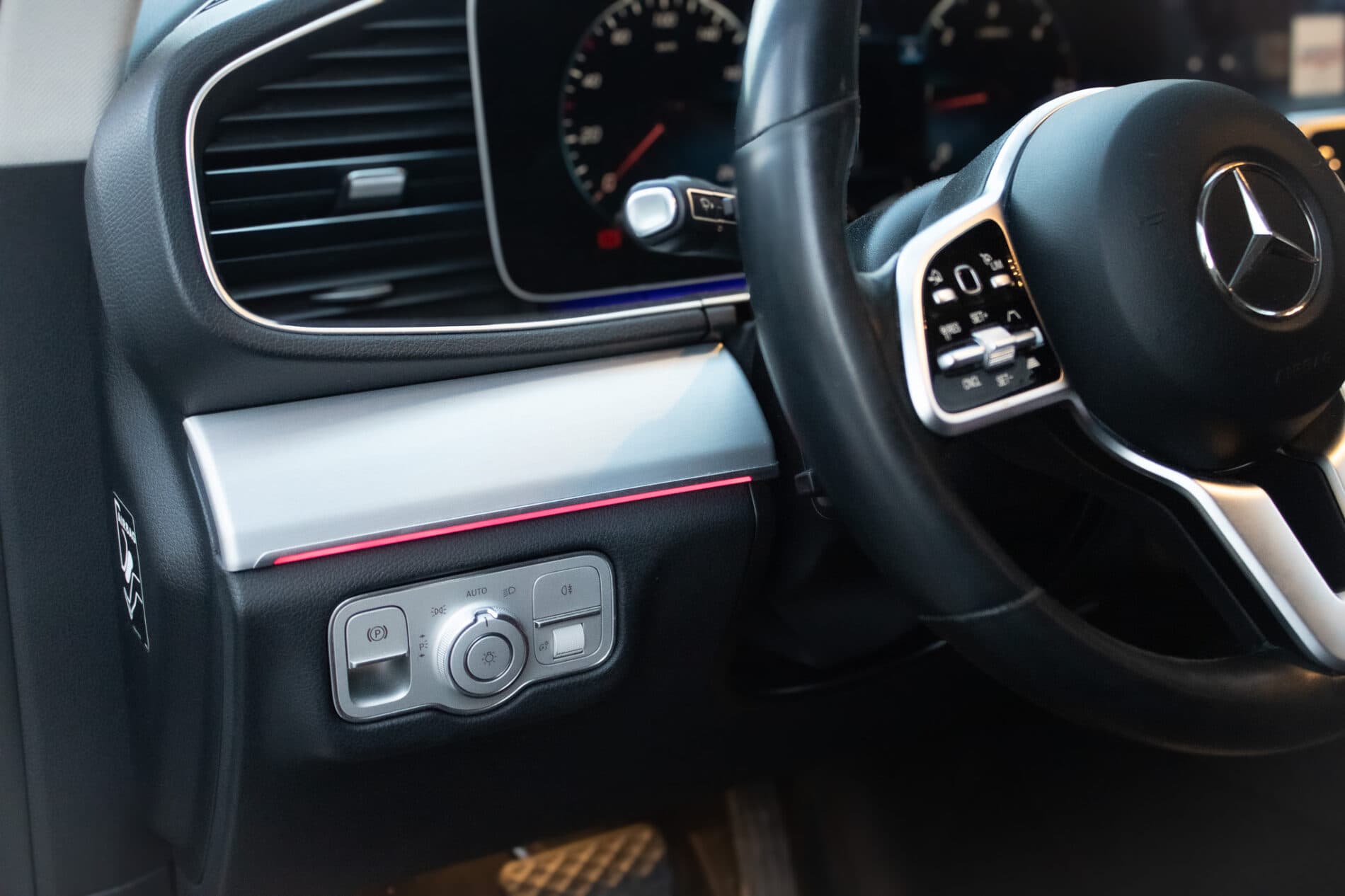 2022 Mercedes-Benz GLE 400d, biela kombi, 120 000 km
