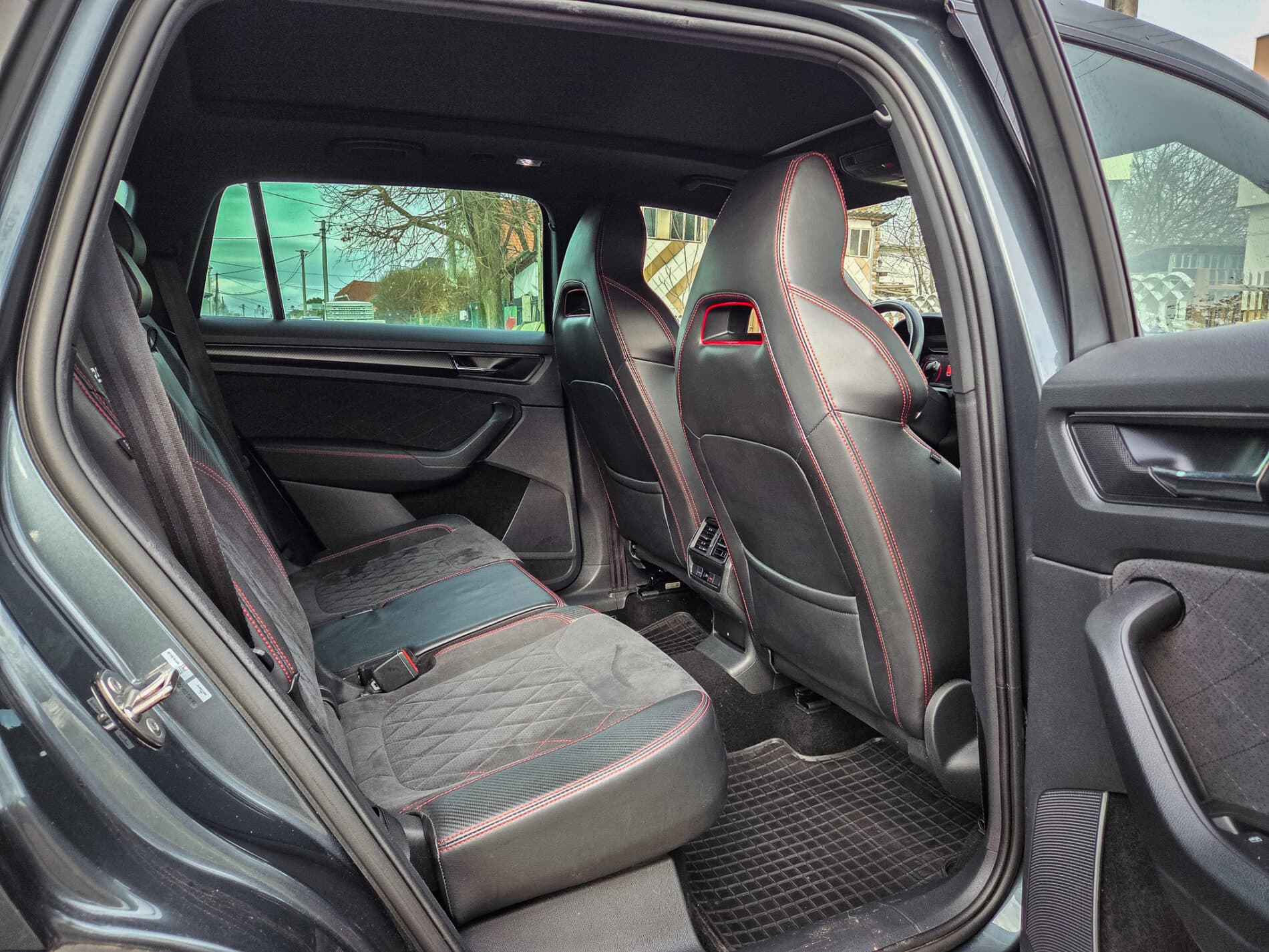 2019 Skoda Kodiaq RS, sivá suv, 156 069 km