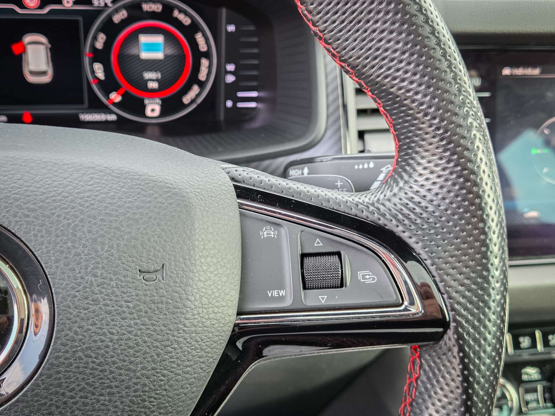2019 Skoda Kodiaq RS, sivá suv, 156 069 km