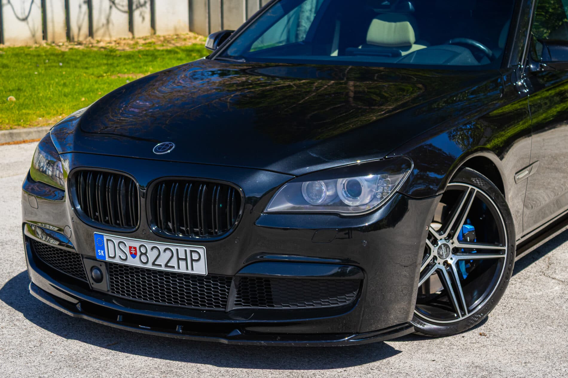 2009 BMW 740i, čierna sedan, 350 675 km