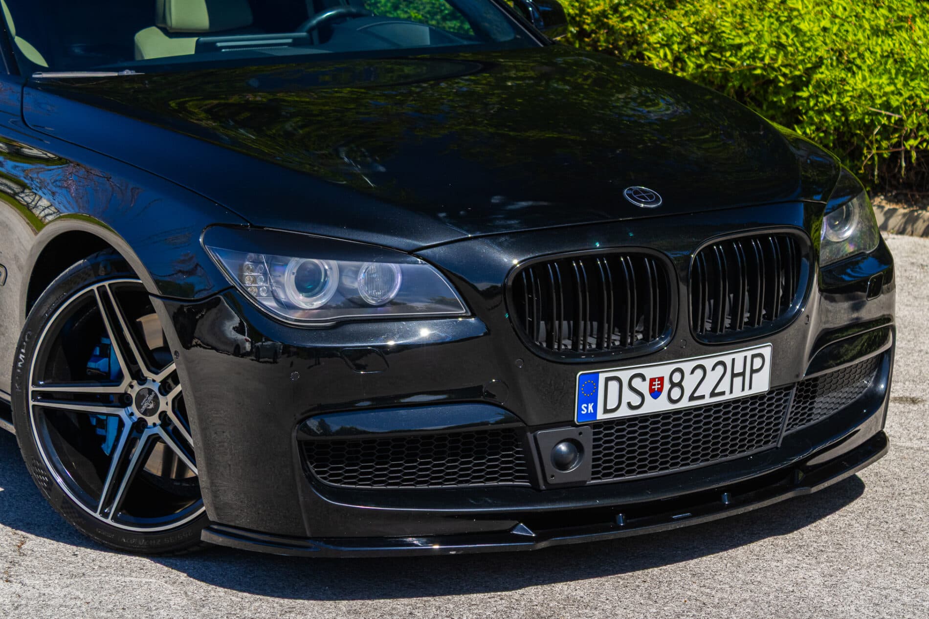 2009 BMW 740i, čierna sedan, 350 675 km