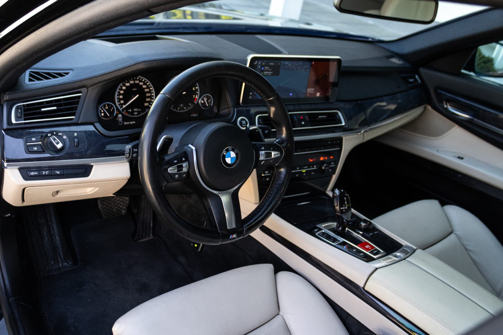 2009 BMW 740i, čierna sedan, 350 675 km
