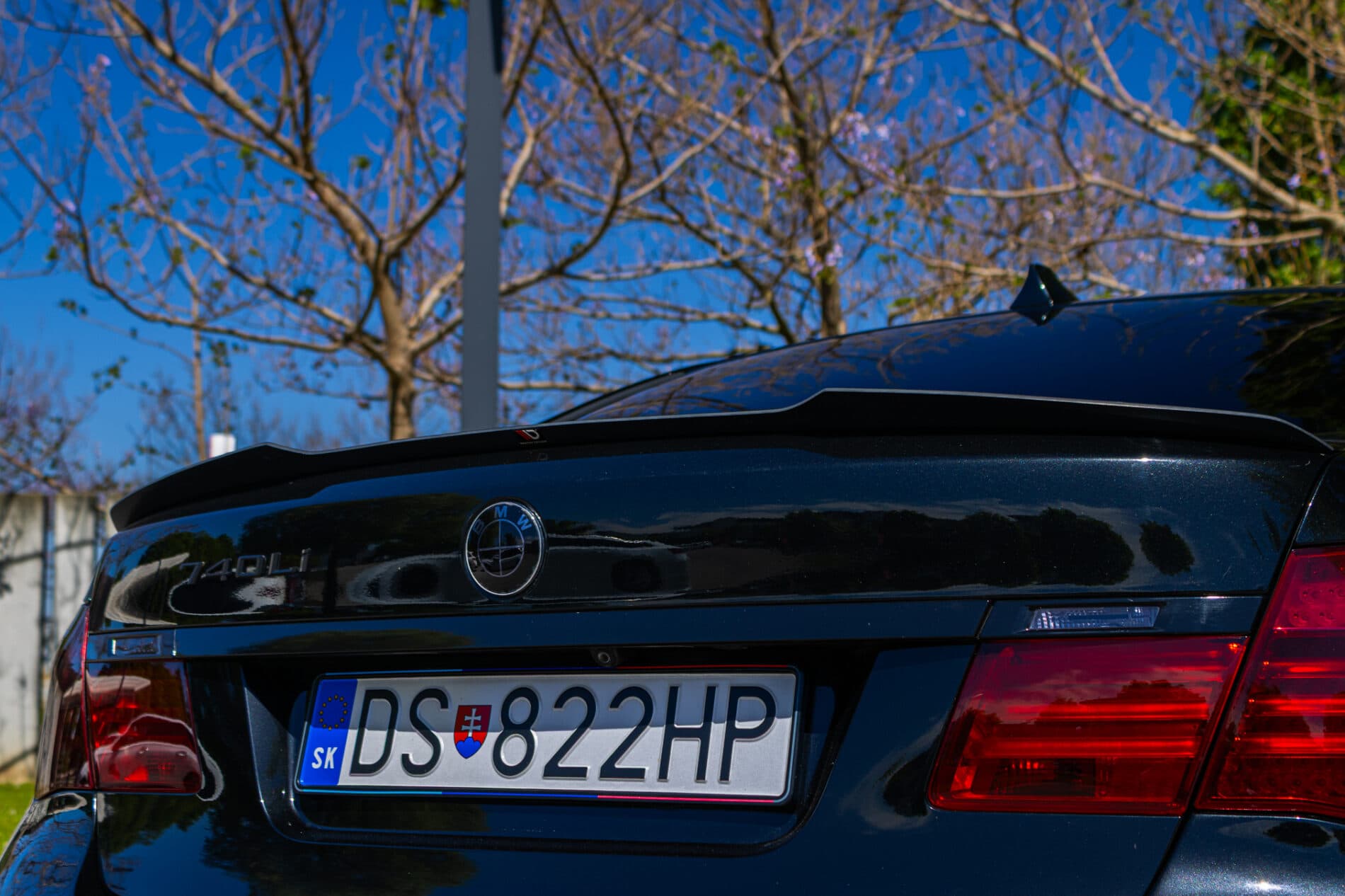 2009 BMW 740i, čierna sedan, 350 675 km