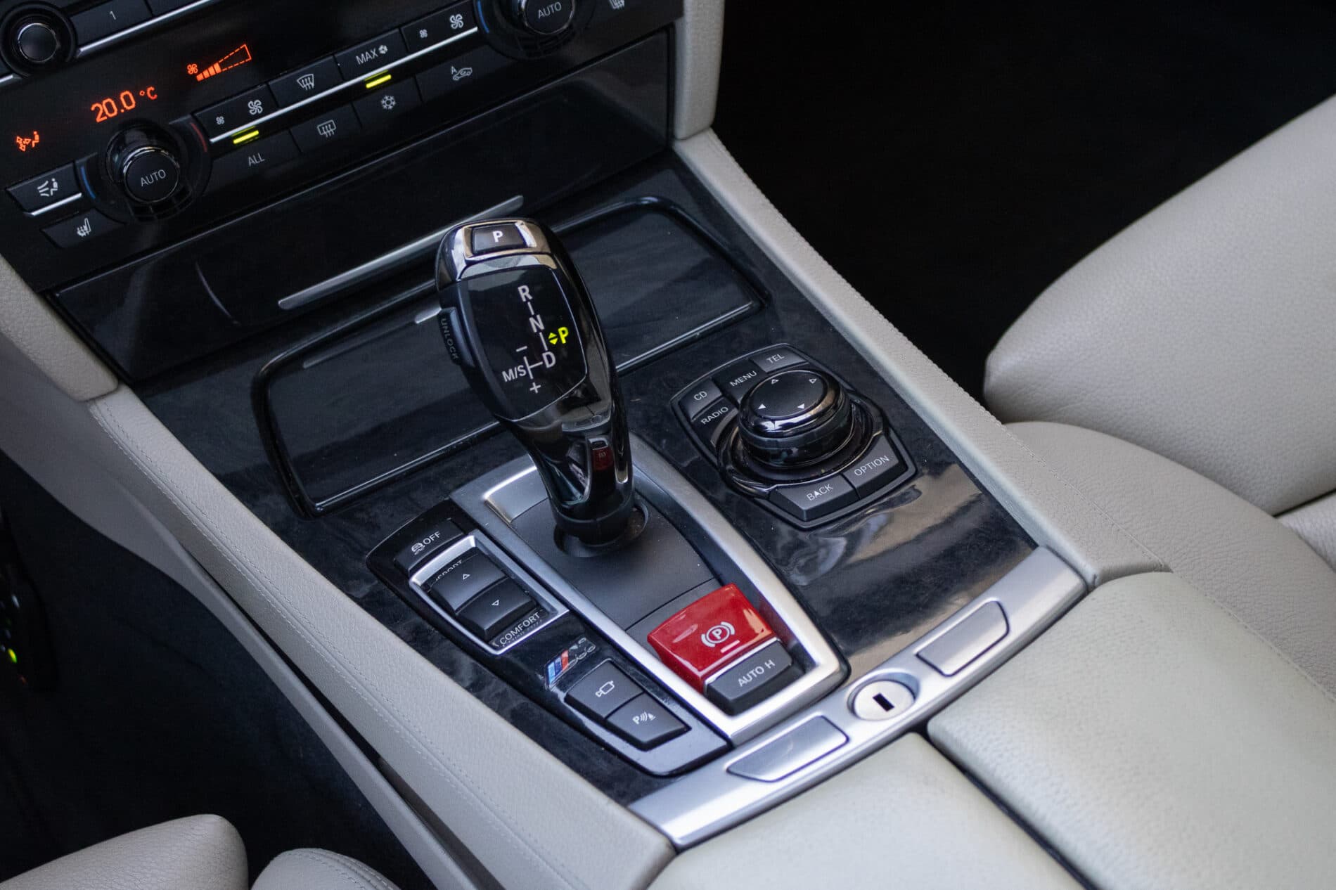 2009 BMW 740i, čierna sedan, 350 675 km