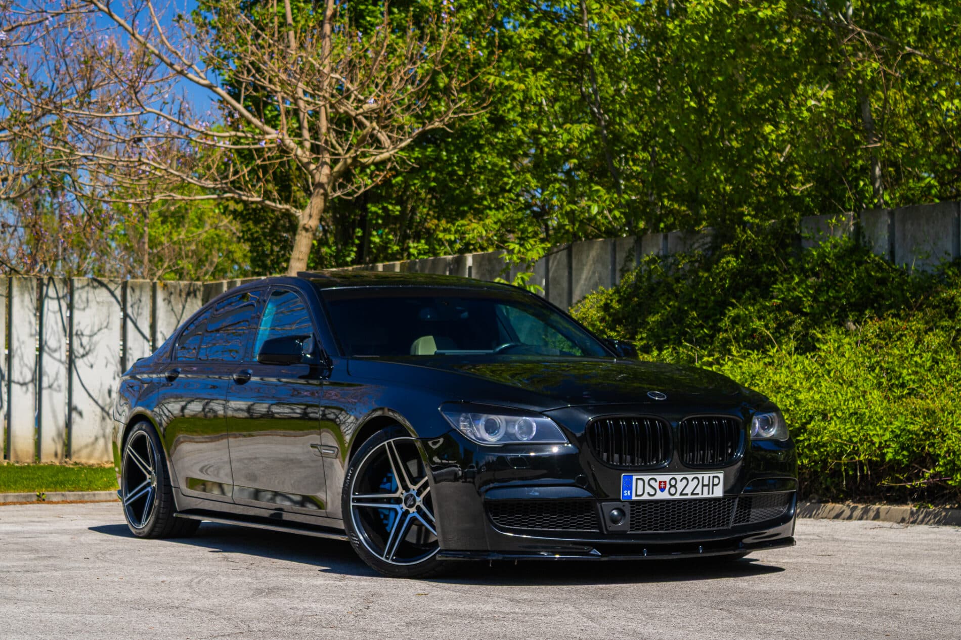 2009 BMW 740i, čierna sedan, 350 675 km