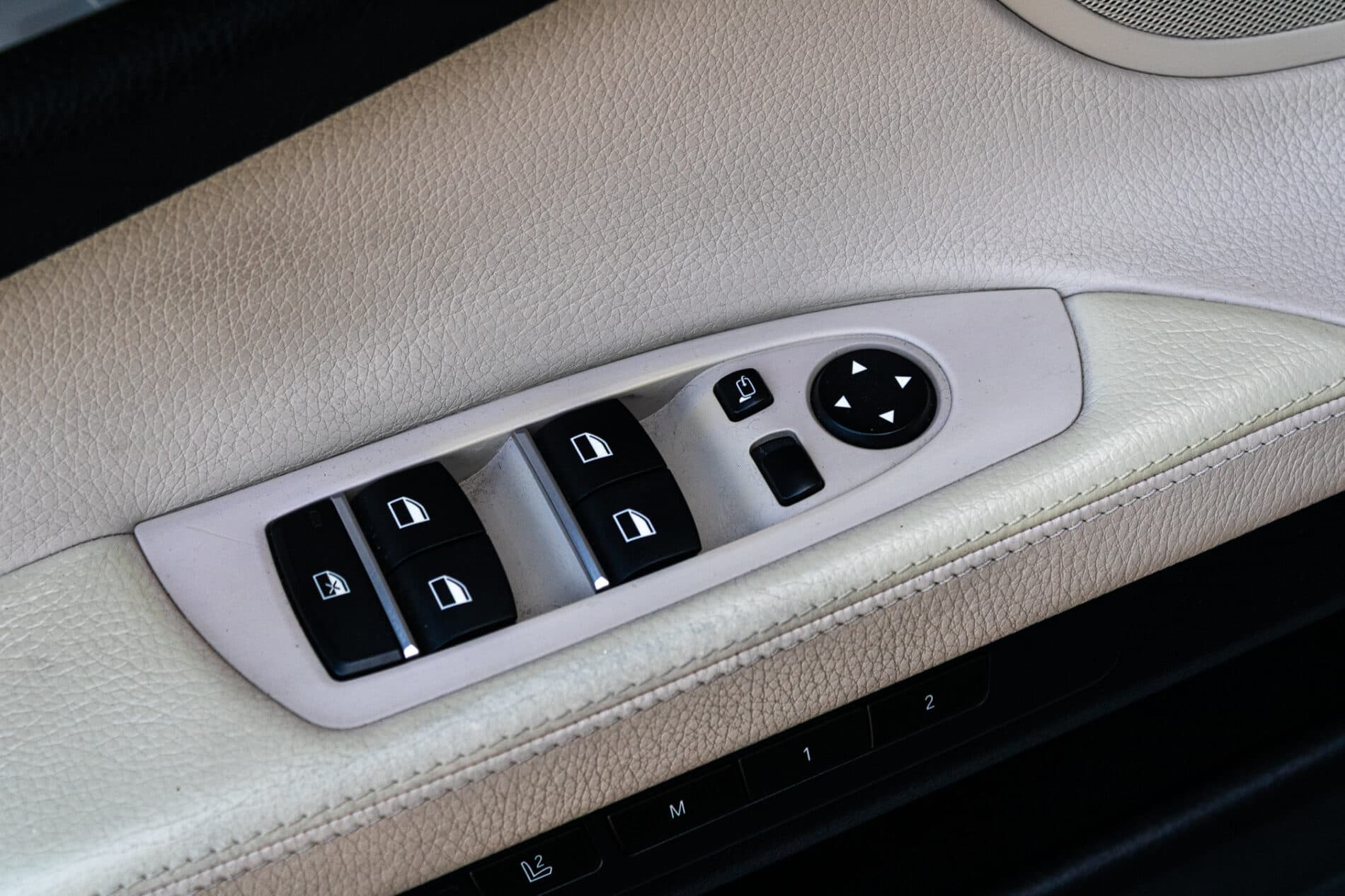 2009 BMW 740i, čierna sedan, 350 675 km
