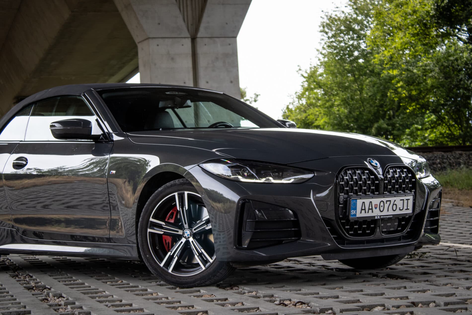 2023 BMW M440i, sivá kabriolet, 23 747 km