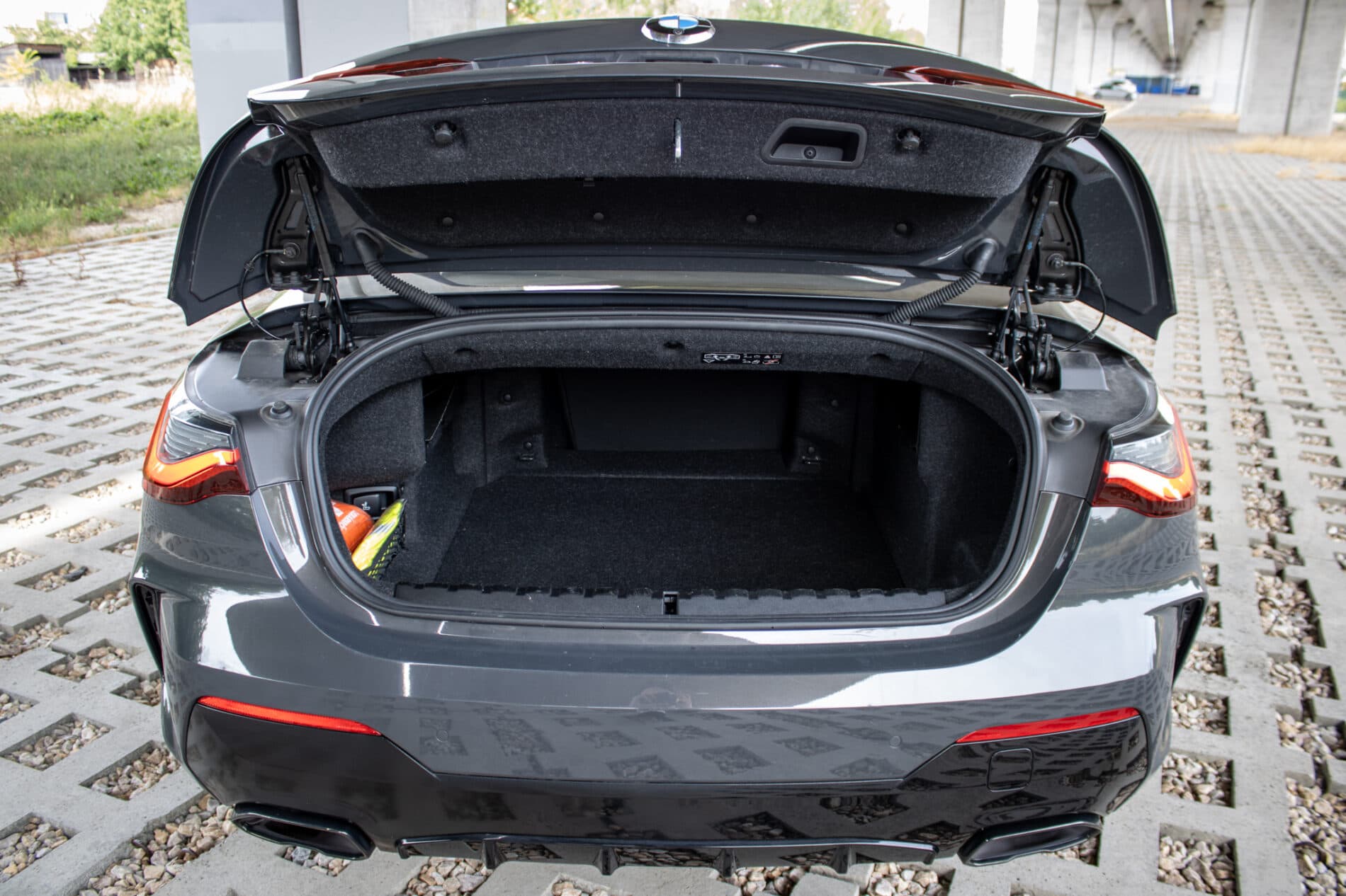 2023 BMW M440i, sivá kabriolet, 23 747 km