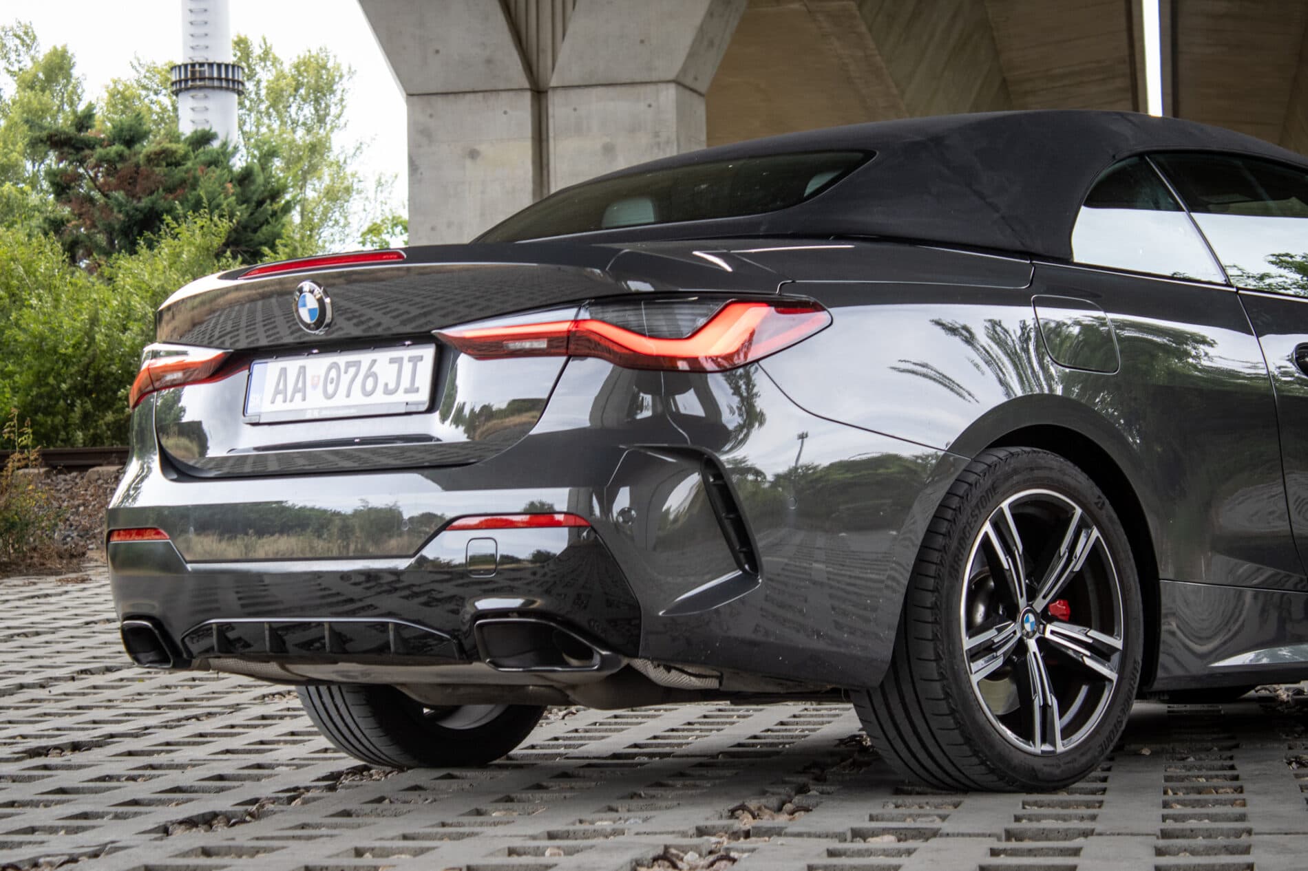 2023 BMW M440i, sivá kabriolet, 23 747 km