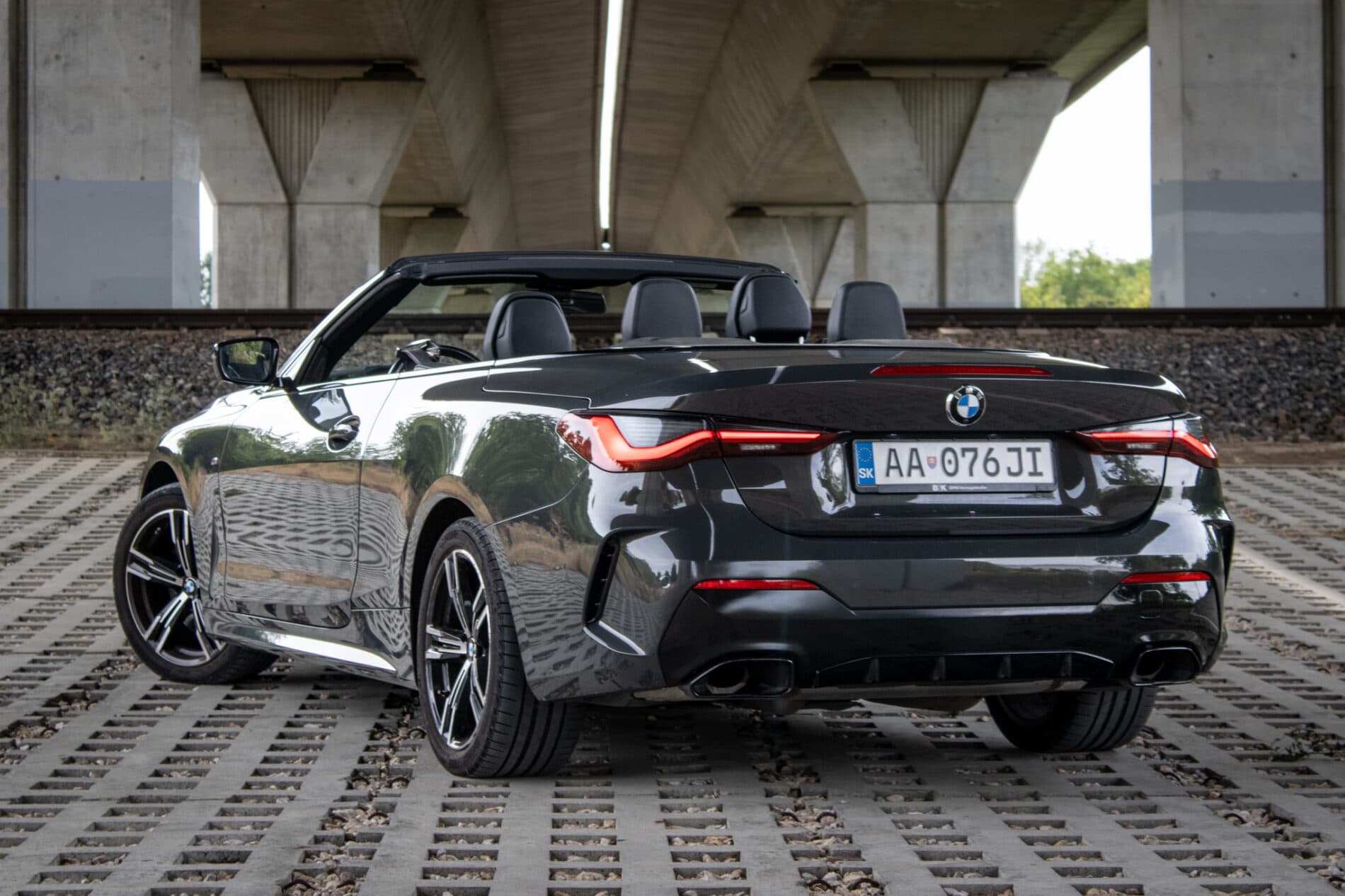 2023 BMW M440i, sivá kabriolet, 23 747 km