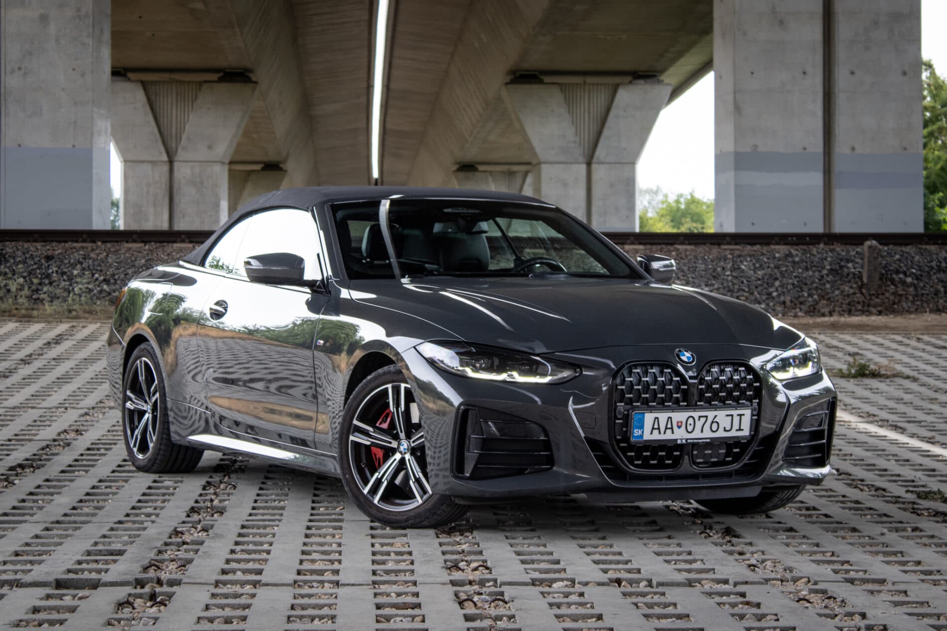 2023 BMW M440i, sivá kabriolet, 23 747 km