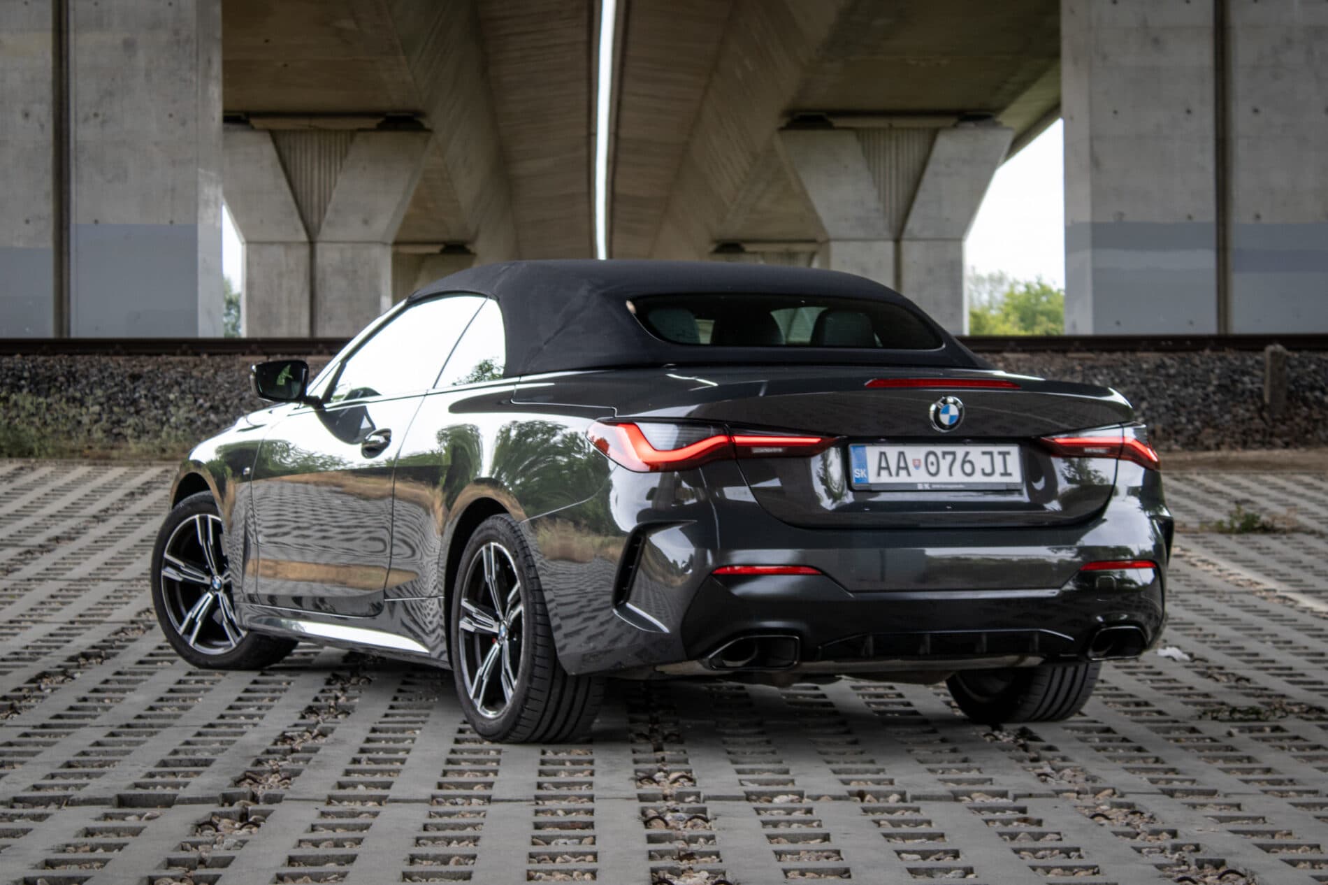 2023 BMW M440i, sivá kabriolet, 23 747 km