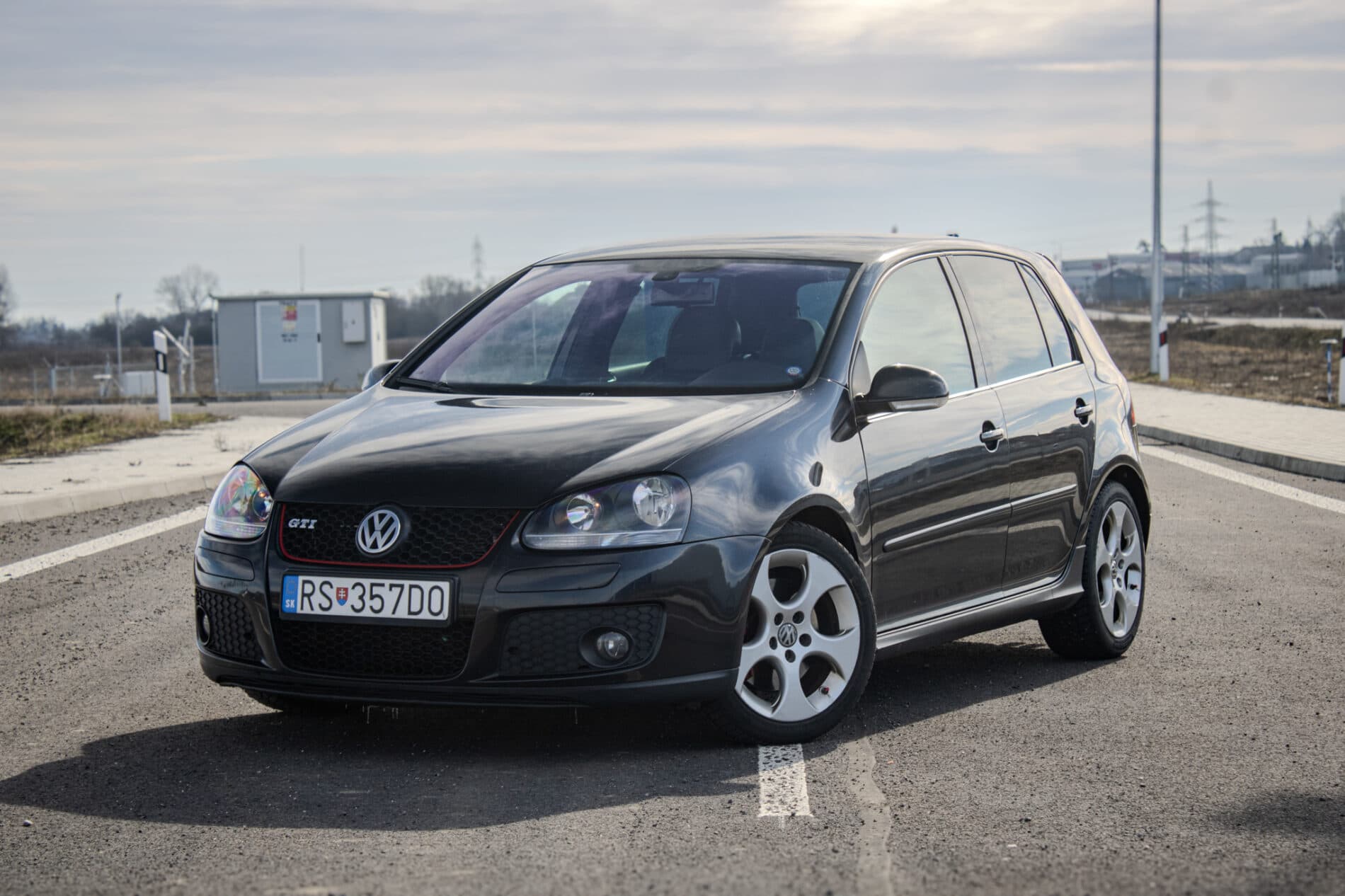 2005 Volkswagen Golf GTI, čierna hatchback, 231 763 km