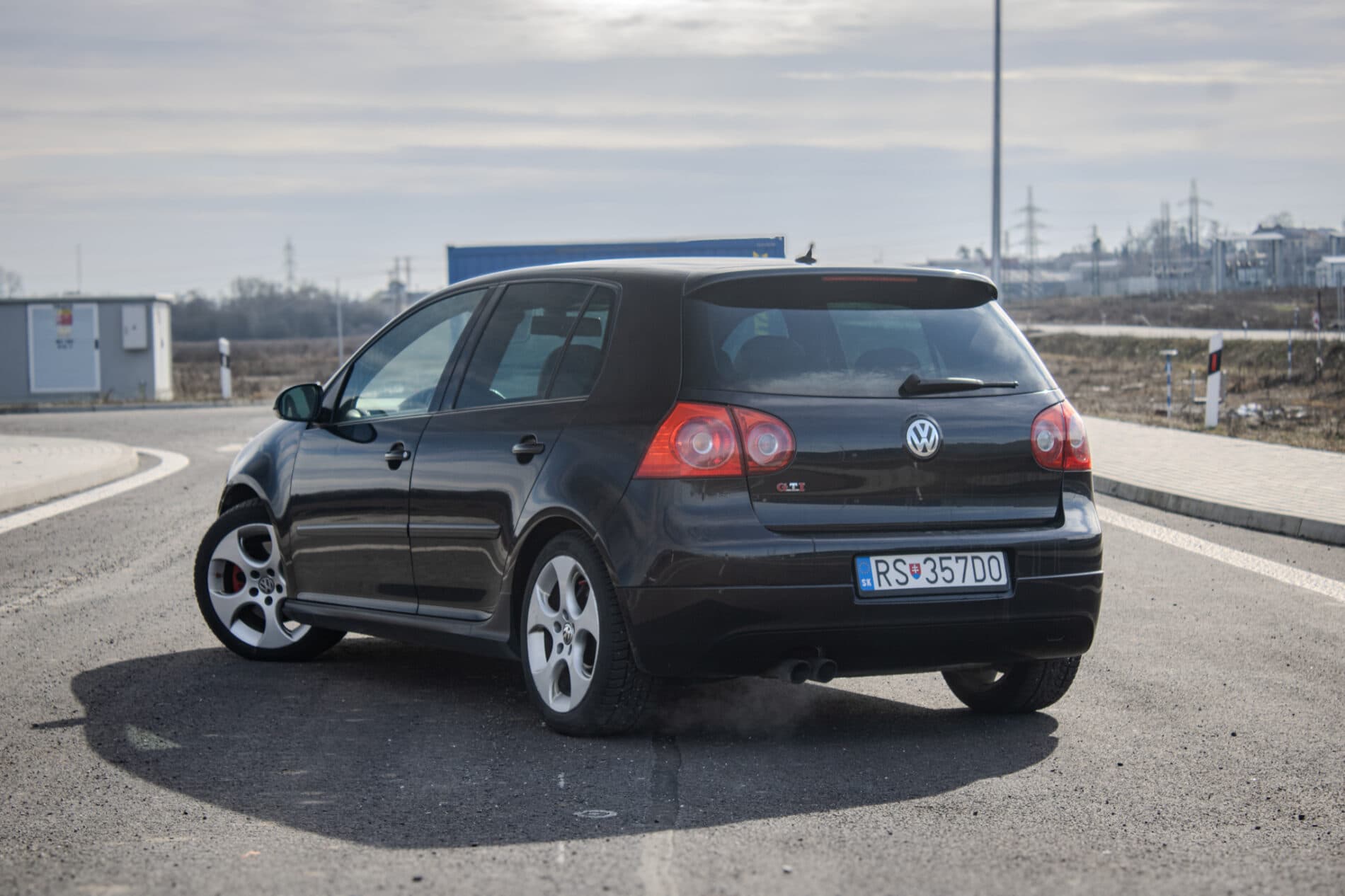 2005 Volkswagen Golf GTI, čierna hatchback, 231 763 km
