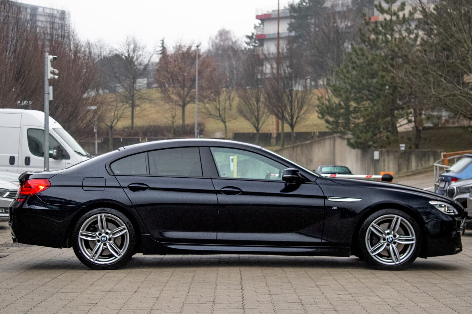 2015 BMW 640d, čierna, 252 488 km